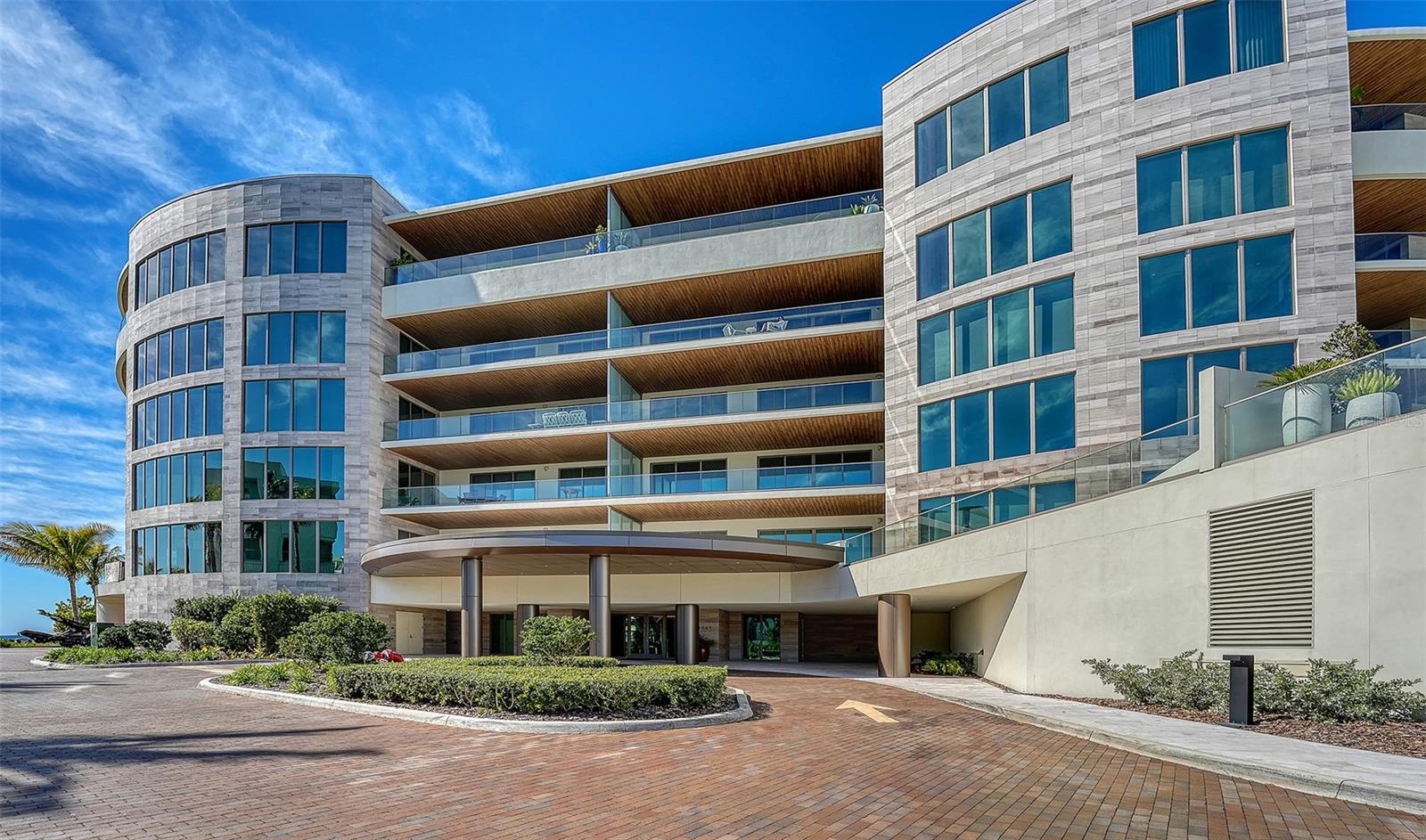 1561 GULF OF MEXICO DR #304, LONGBOAT KEY, FL — photo 2