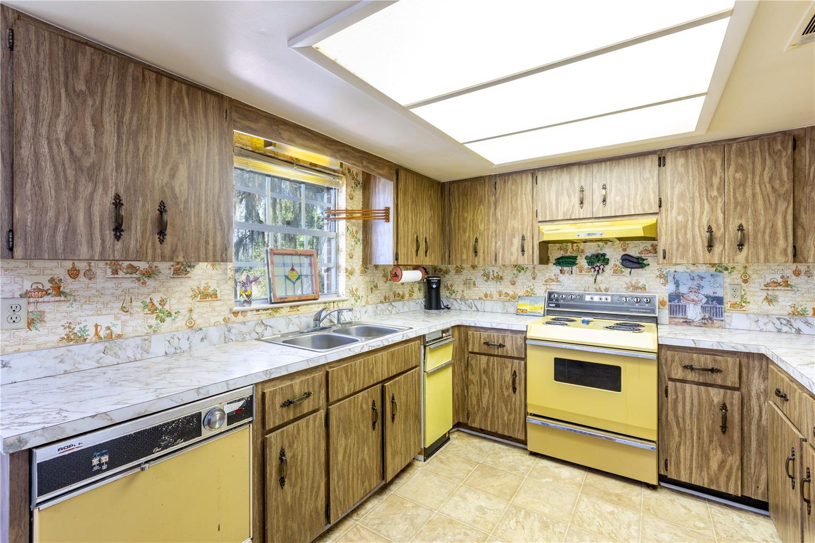 16529 ORANGE AVE, UMATILLA, FL — photo 11