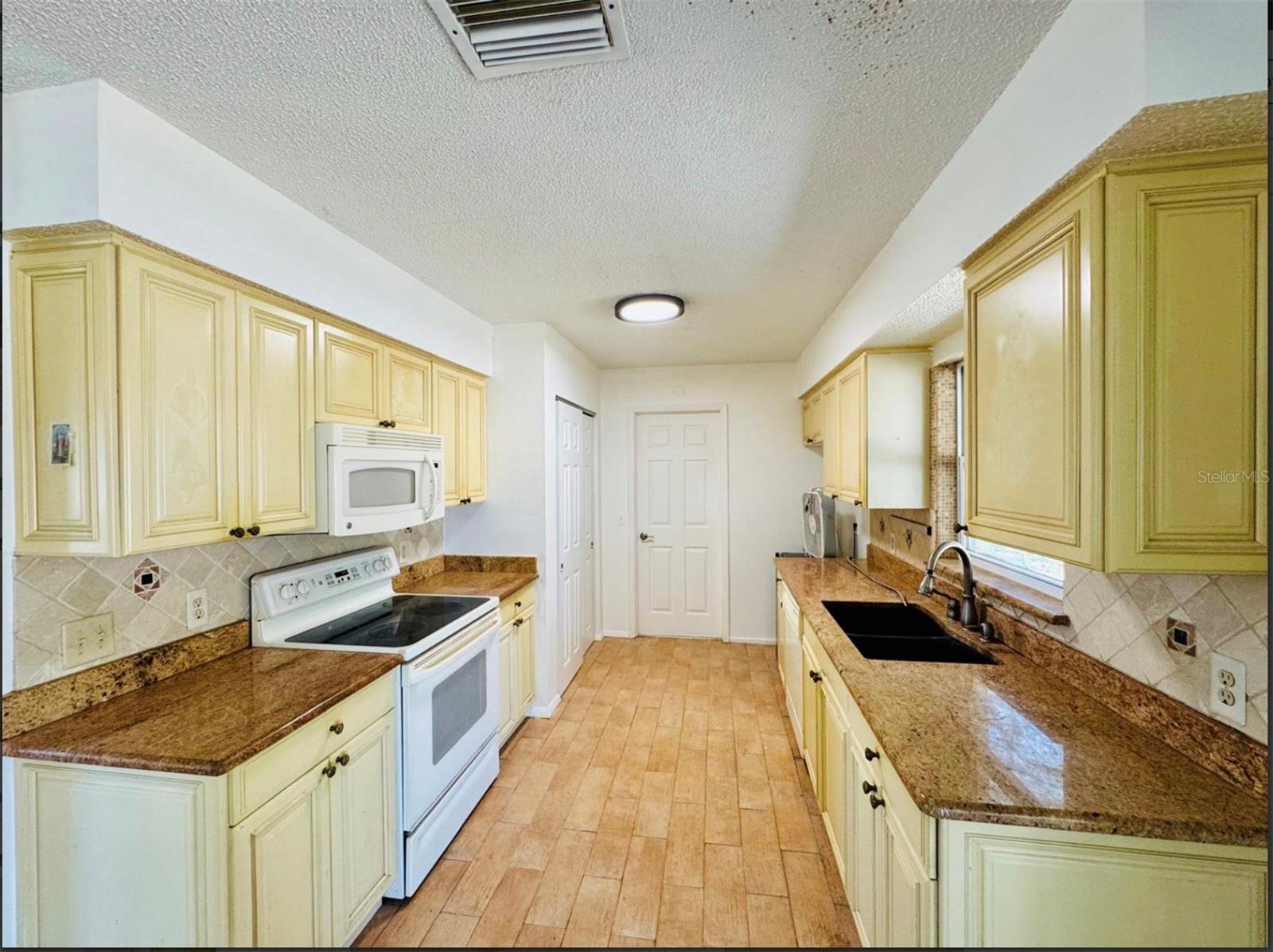7423 MOHAWK TRL, SPRING HILL, FL — photo 16