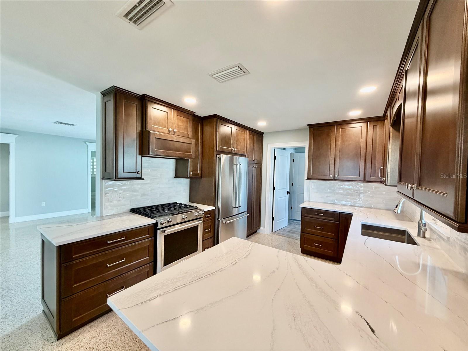 17045 DOLPHIN DR, NORTH REDINGTON BEACH, FL — photo 9
