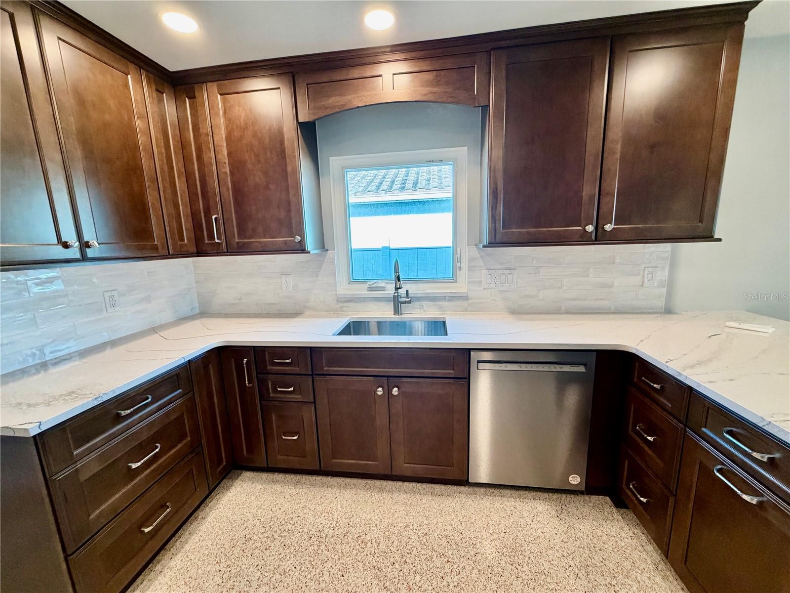 17045 DOLPHIN DR, NORTH REDINGTON BEACH, FL — photo 11