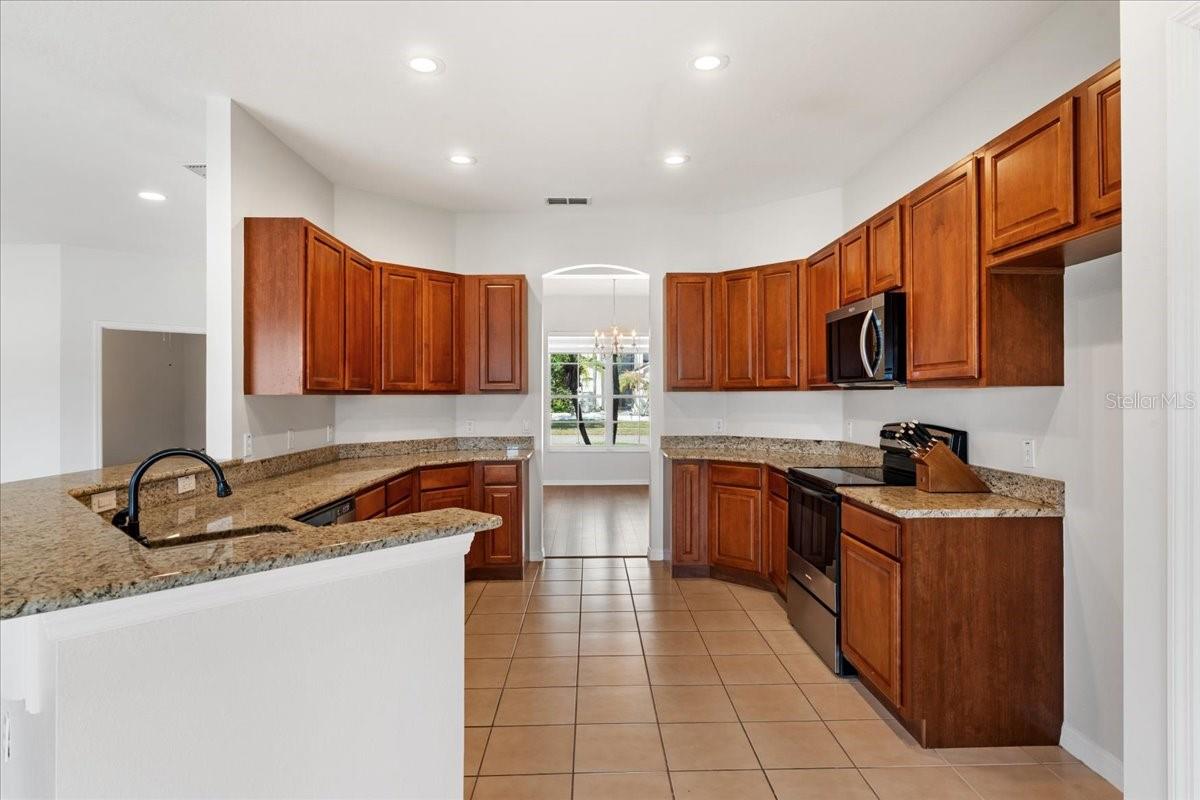 3533 SOMERSET CIR, KISSIMMEE, FL — photo 15