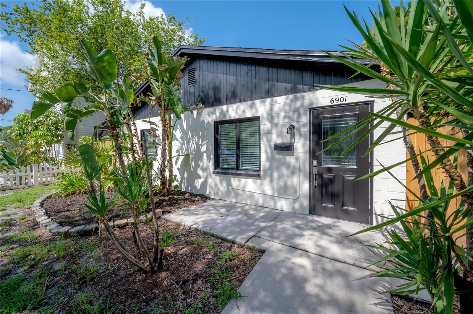 6901 S FITZGERALD ST, TAMPA, FL — photo 2