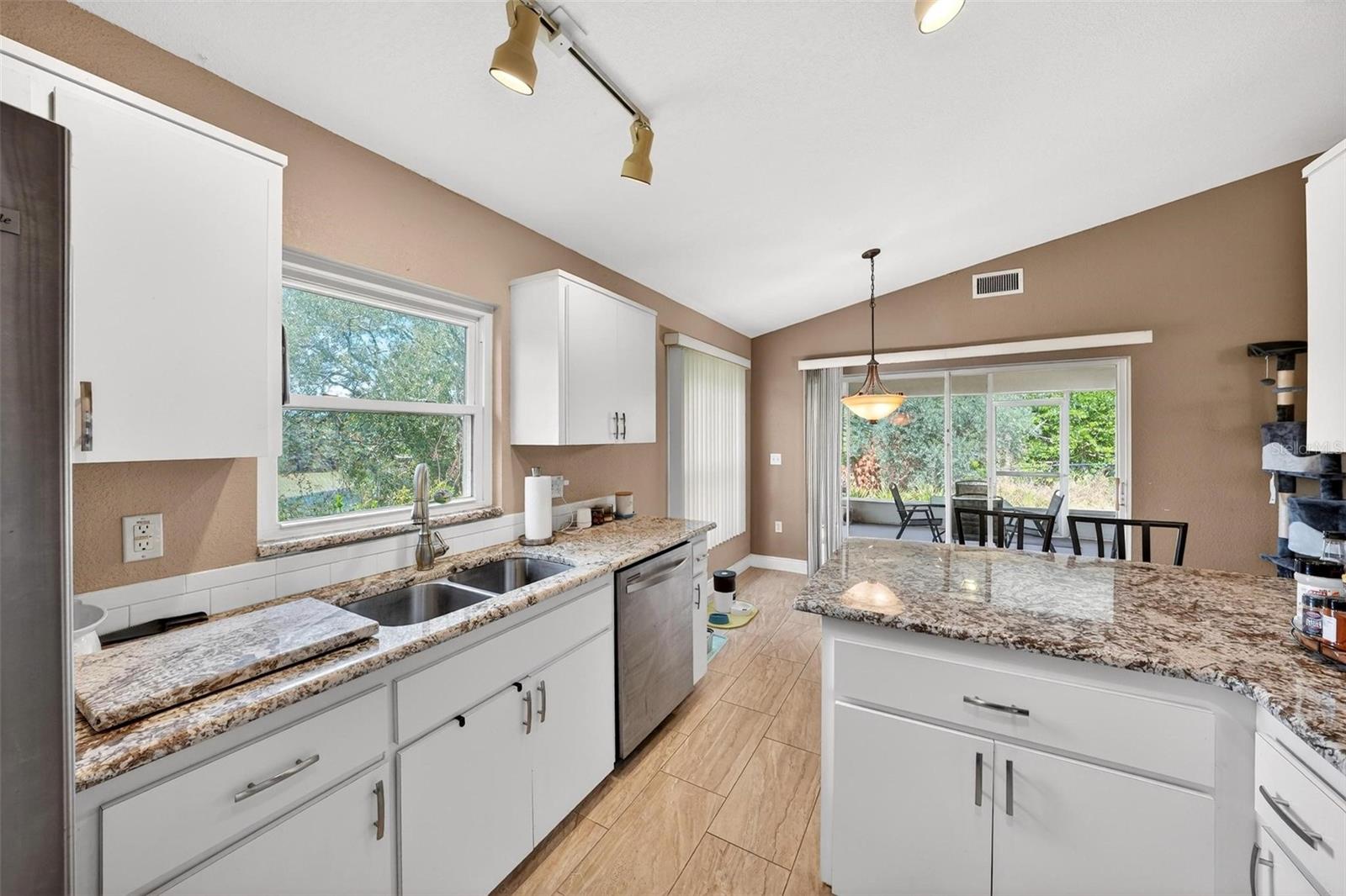 203 ASHLEY LOOP, DAVENPORT, FL — photo 9