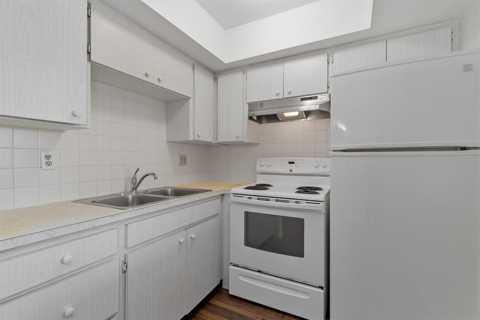 2 QUAILS RUN BLVD #8, ENGLEWOOD, FL — photo 13