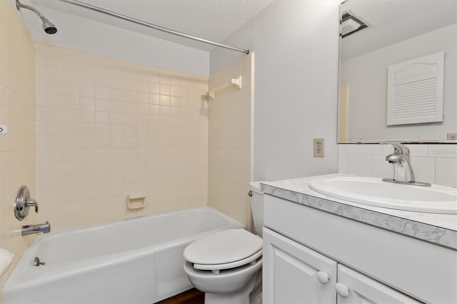 2 QUAILS RUN BLVD #8, ENGLEWOOD, FL — photo 15