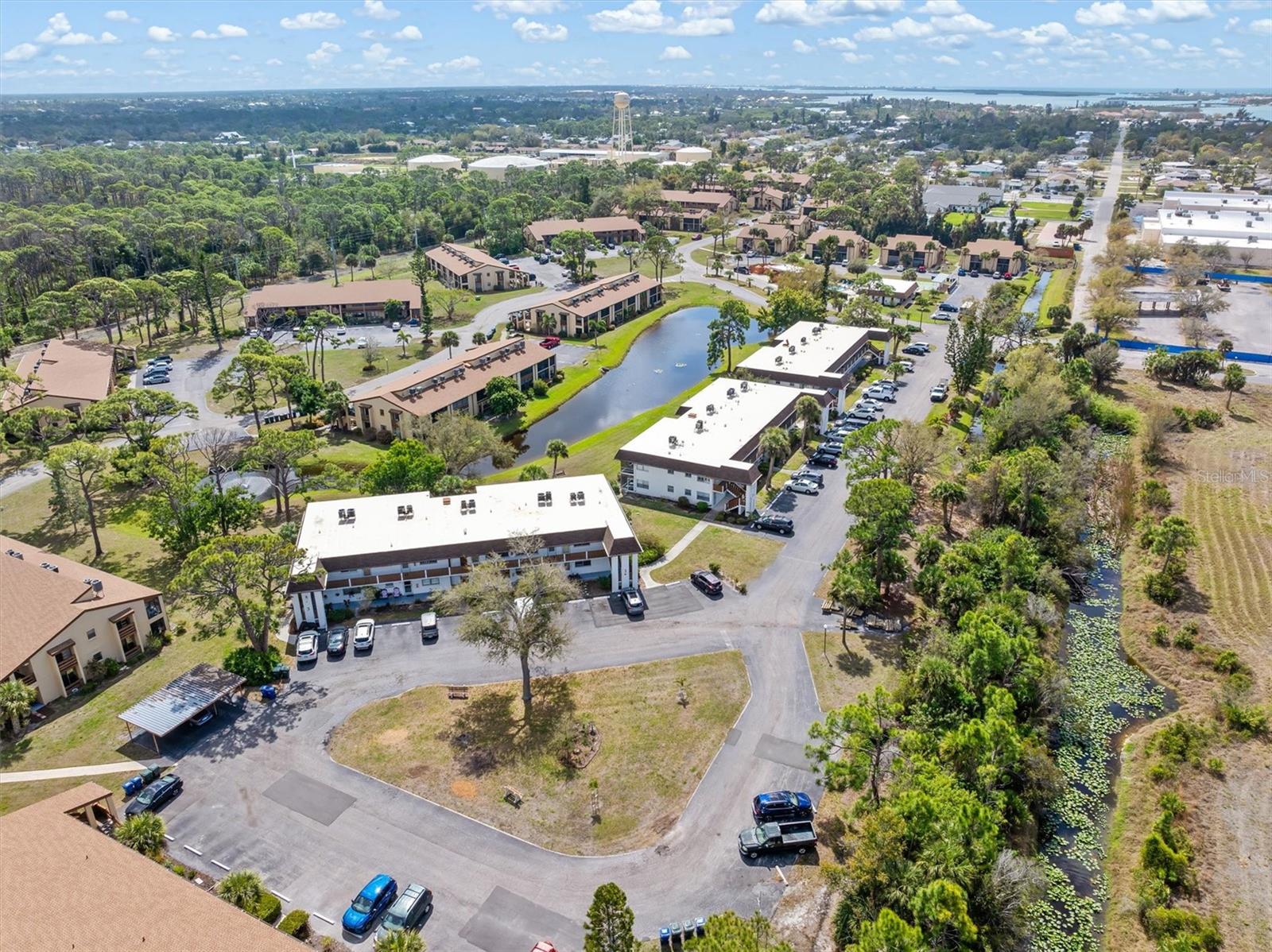 2 QUAILS RUN BLVD #8, ENGLEWOOD, FL — photo 37