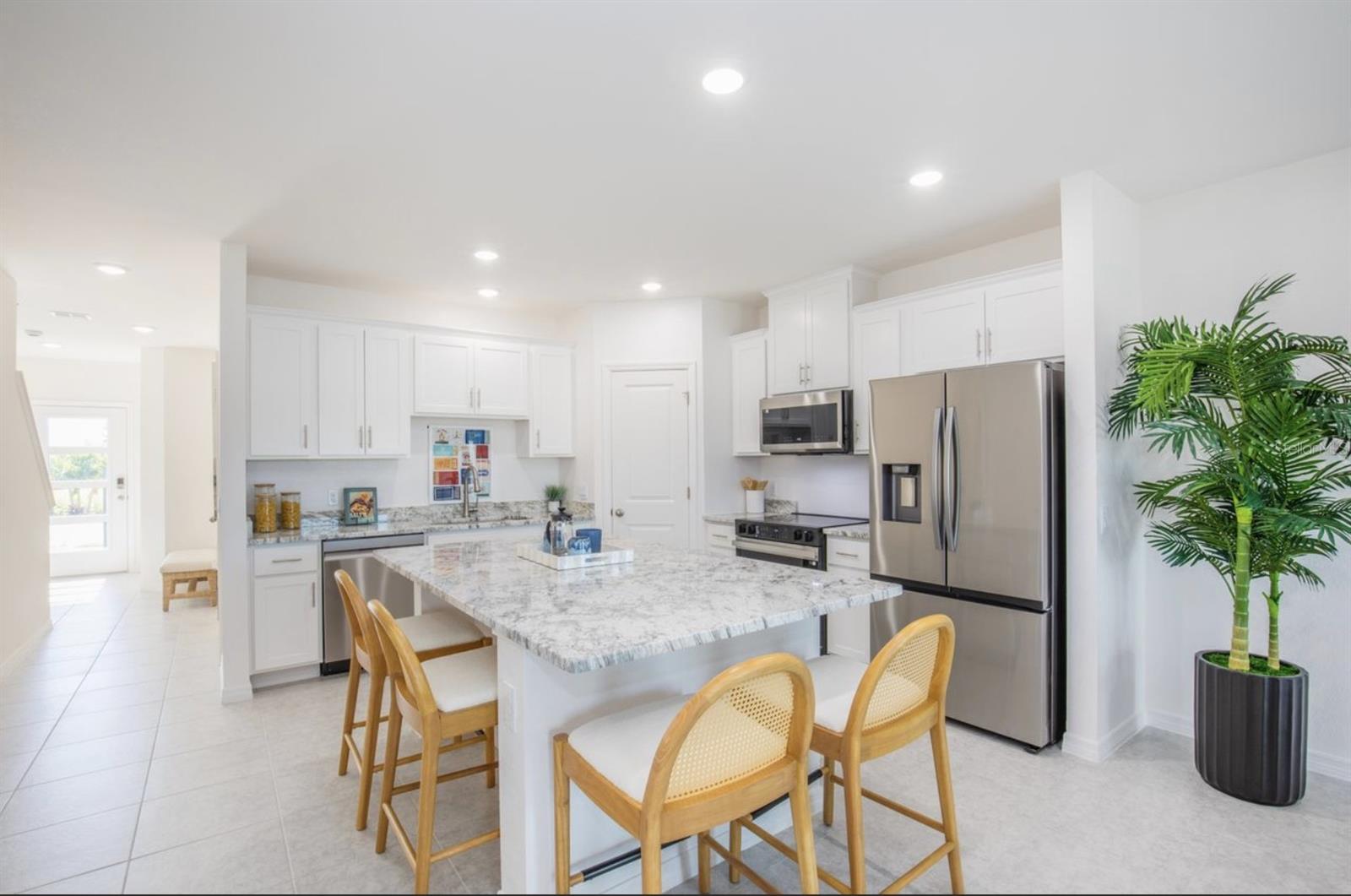 10534 FOUNTAIN PALM CIR, BOKEELIA, FL — photo 4
