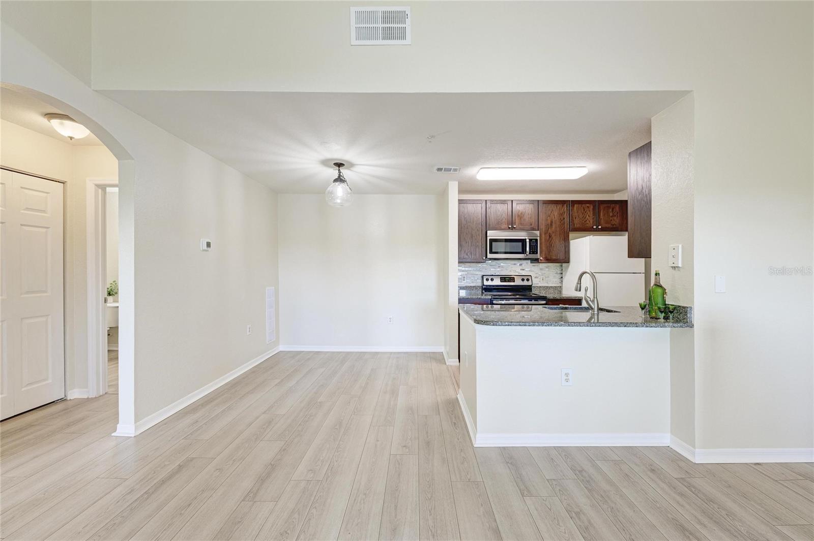 8911 MANOR LOOP #207, LAKEWOOD RANCH, FL — photo 25
