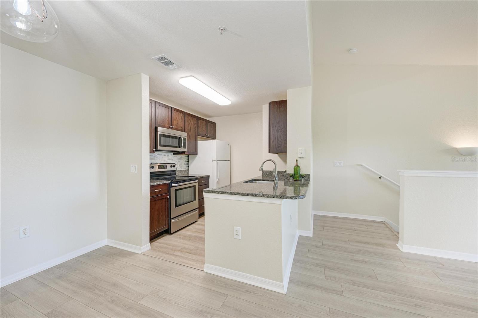 8911 MANOR LOOP #207, LAKEWOOD RANCH, FL — photo 26