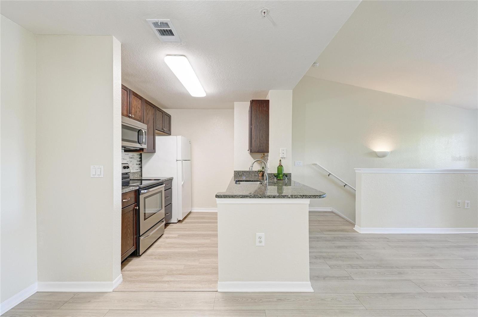 8911 MANOR LOOP #207, LAKEWOOD RANCH, FL — photo 27