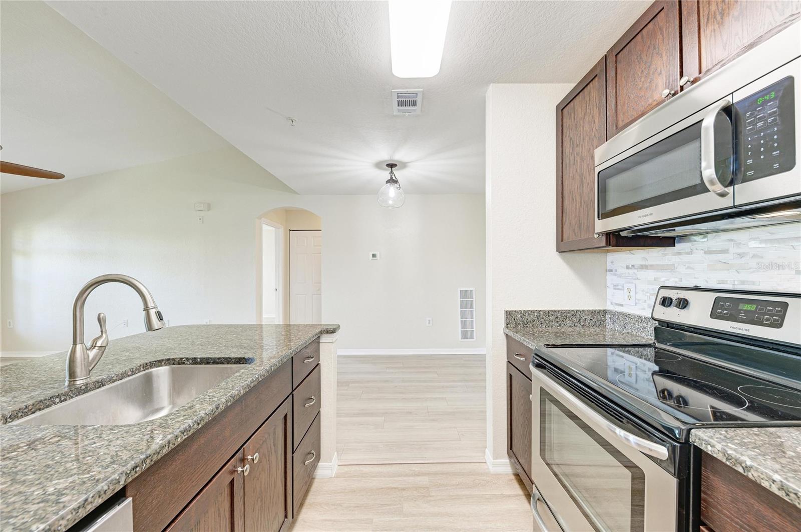 8911 MANOR LOOP #207, LAKEWOOD RANCH, FL — photo 31