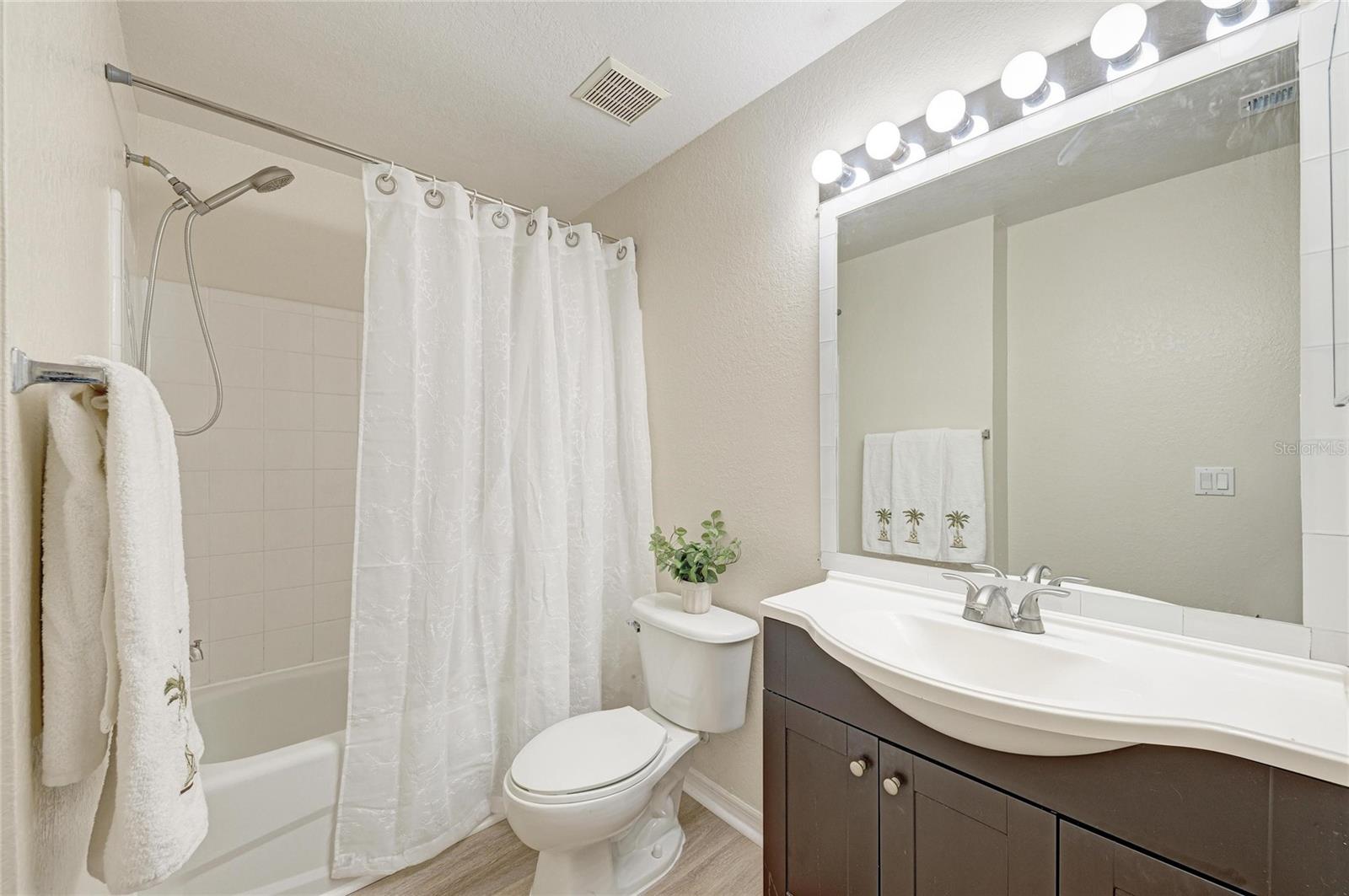 8911 MANOR LOOP #207, LAKEWOOD RANCH, FL — photo 39