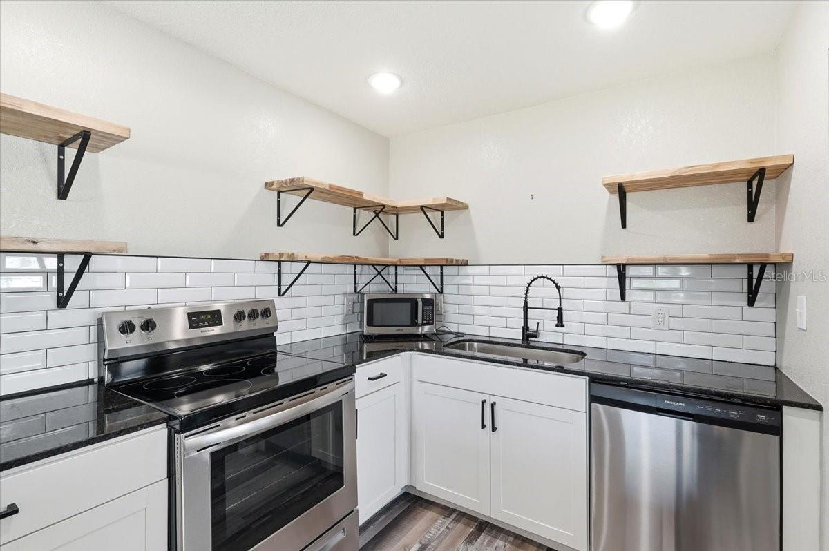 205 ANDOVER PL N #119, SUN CITY CENTER, FL — photo 3