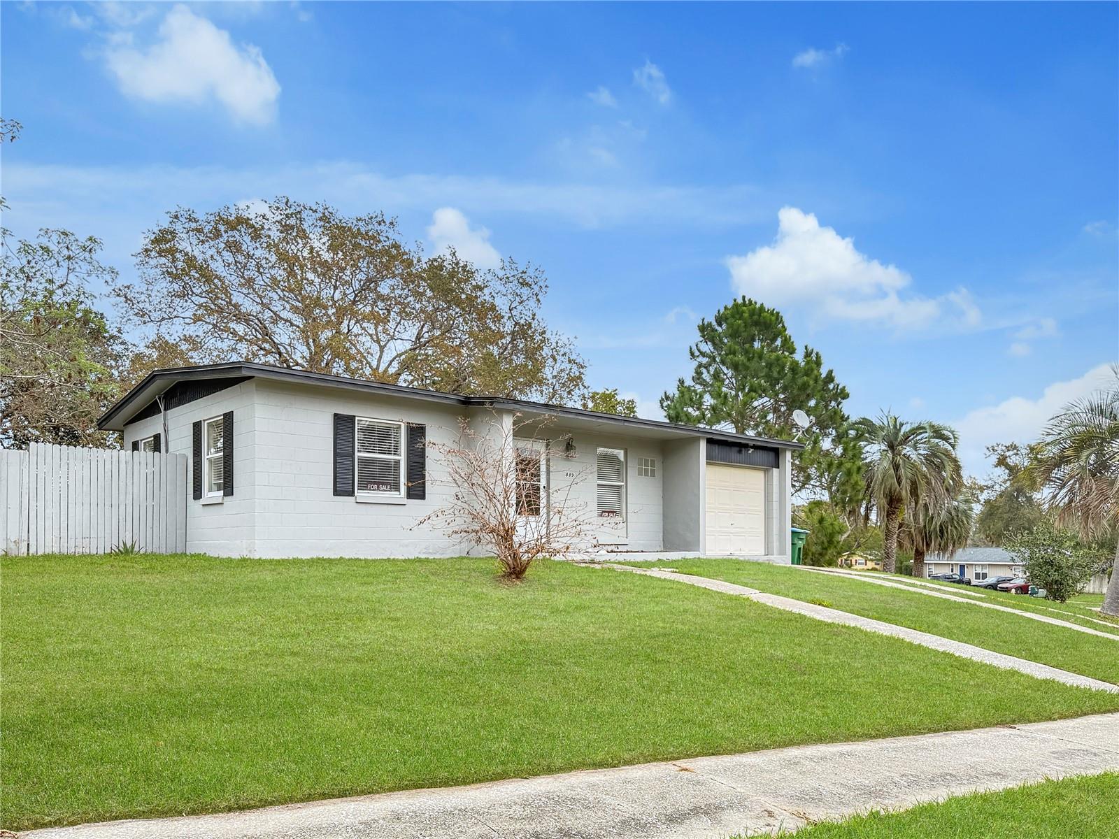 889 W VILLAGE DR, DELTONA, FL