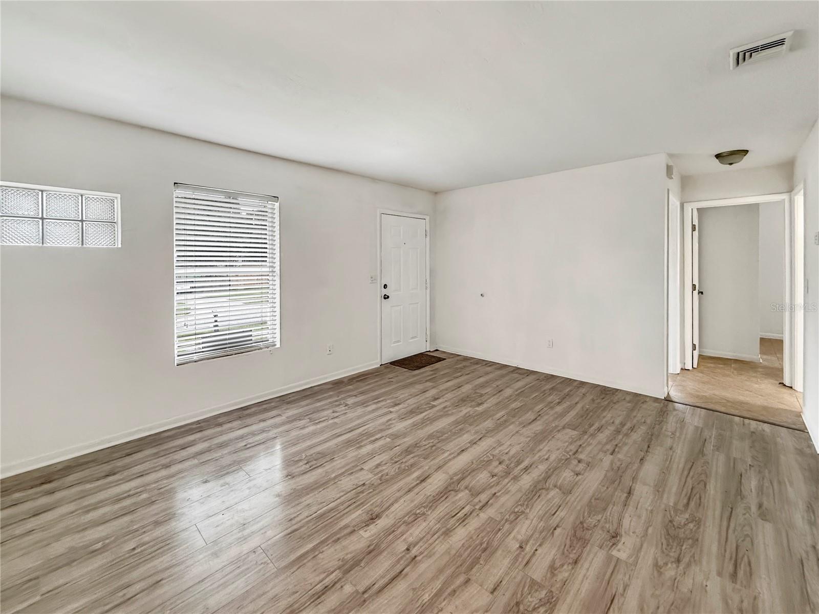 889 W VILLAGE DR, DELTONA, FL — photo 4