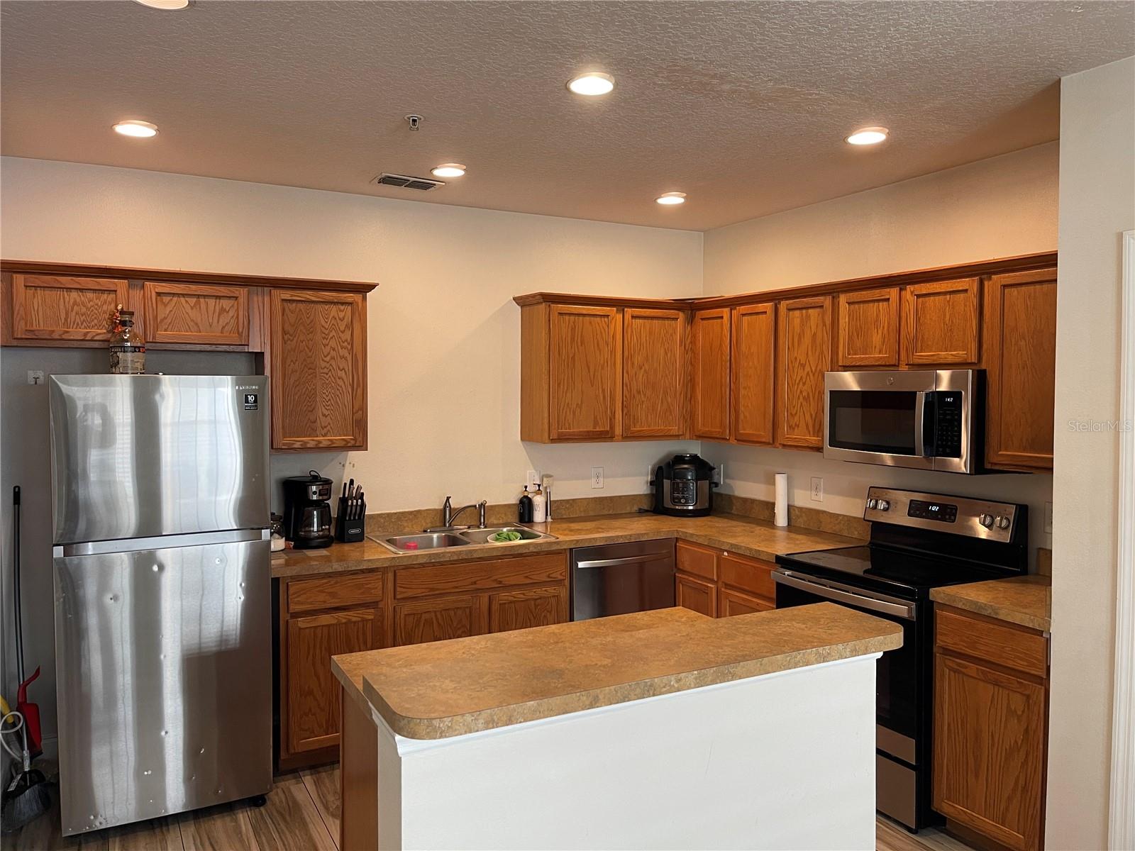 2024 CYPRESS BAY BLVD, KISSIMMEE, FL — photo 3