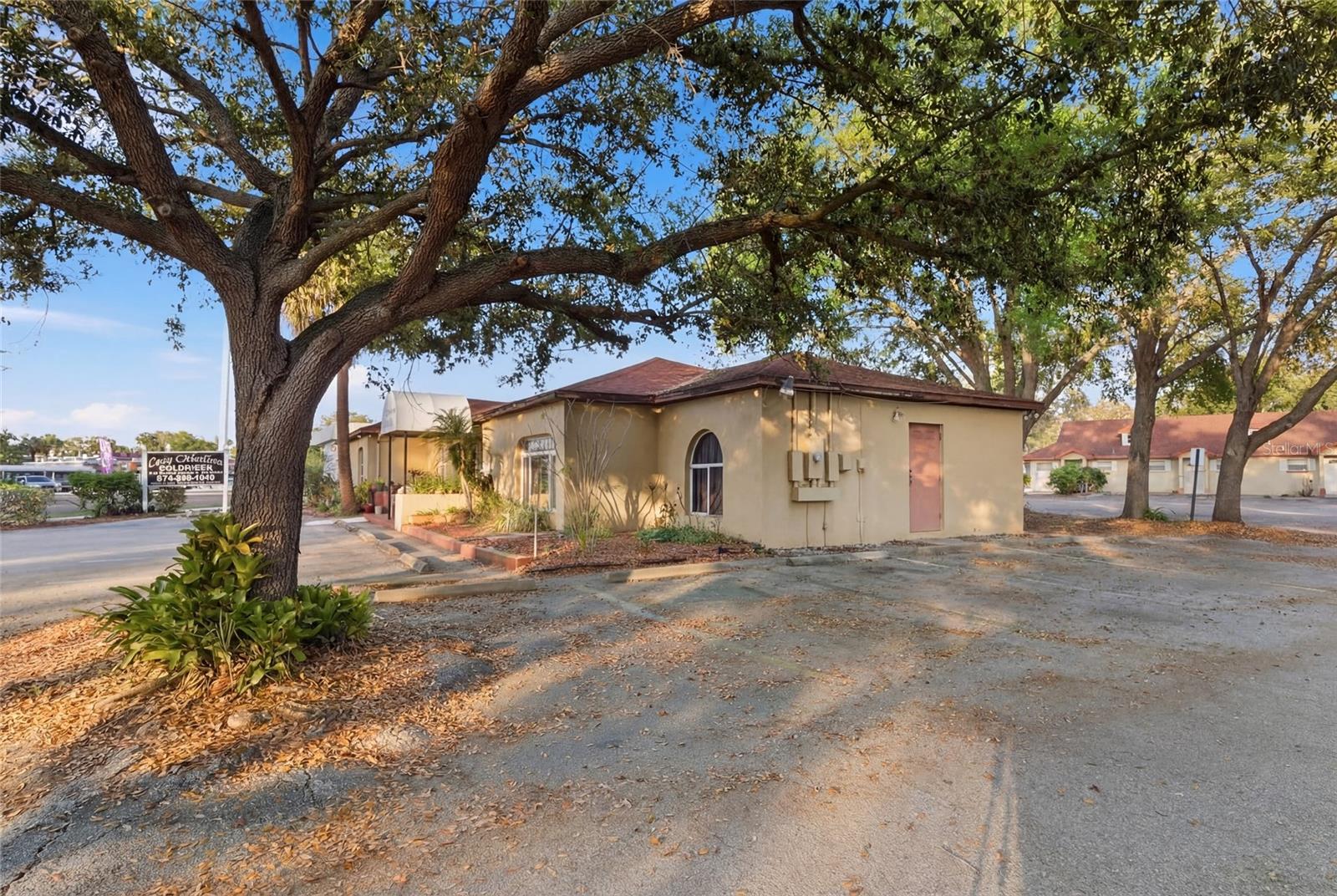 9729 N ARMENIA AVE, TAMPA, FL — photo 4
