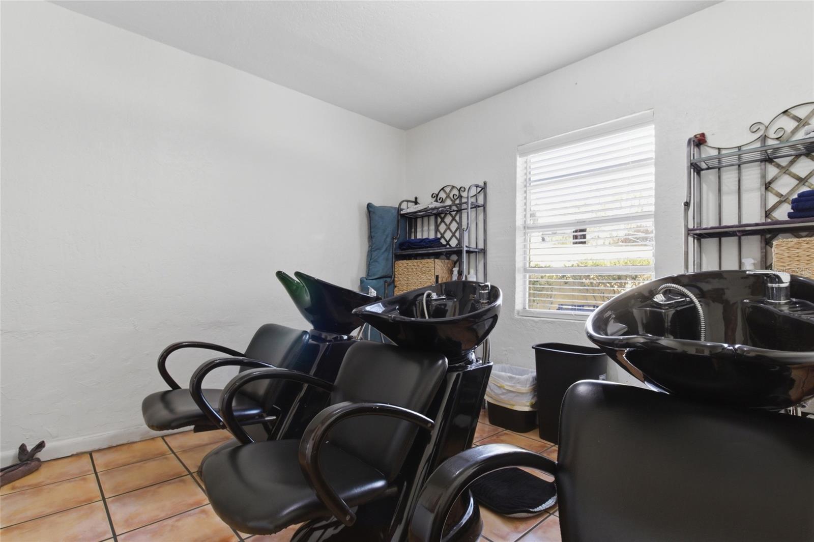 9729 N ARMENIA AVE, TAMPA, FL — photo 20