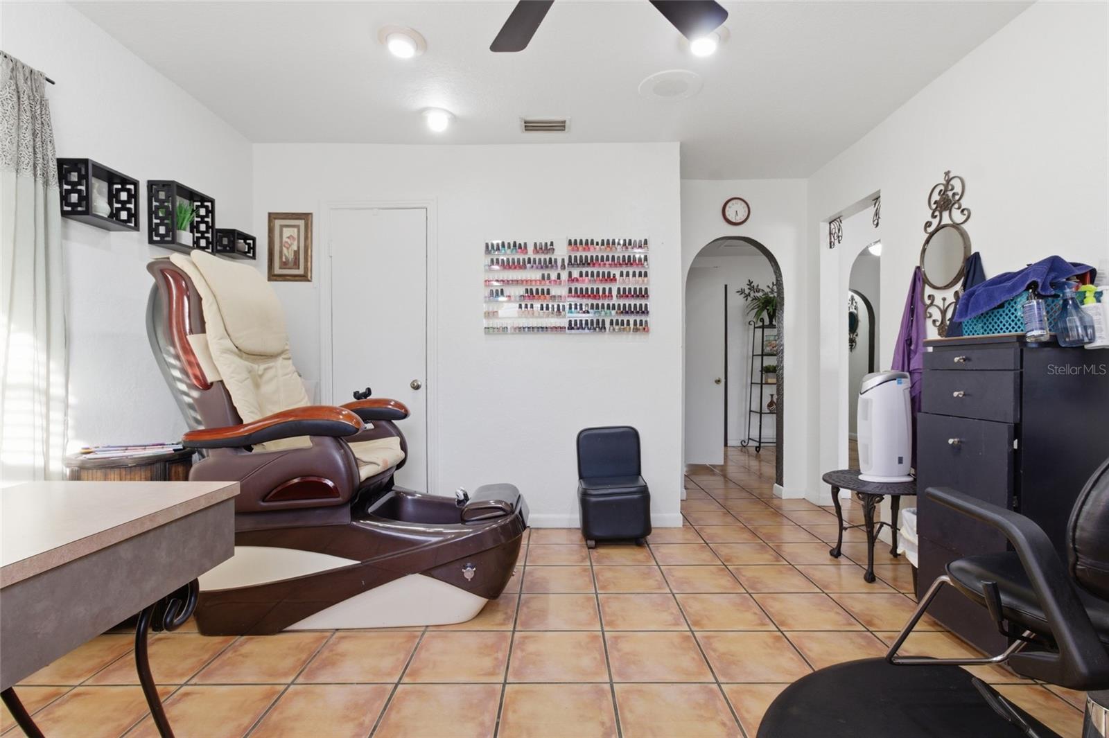 9729 N ARMENIA AVE, TAMPA, FL — photo 25