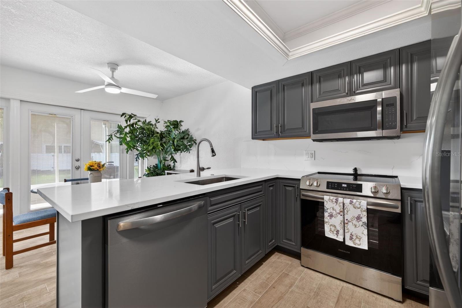6490 CAPE HATTERAS WAY NE #2, ST PETERSBURG, FL — photo 9