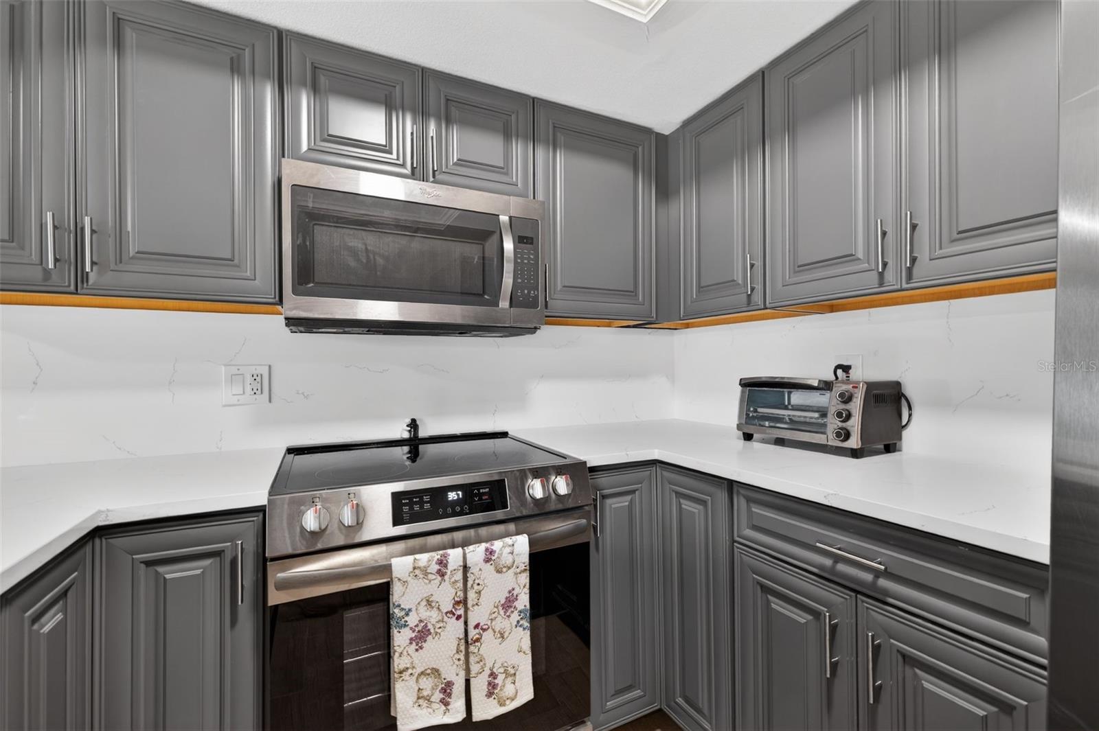 6490 CAPE HATTERAS WAY NE #2, ST PETERSBURG, FL — photo 10