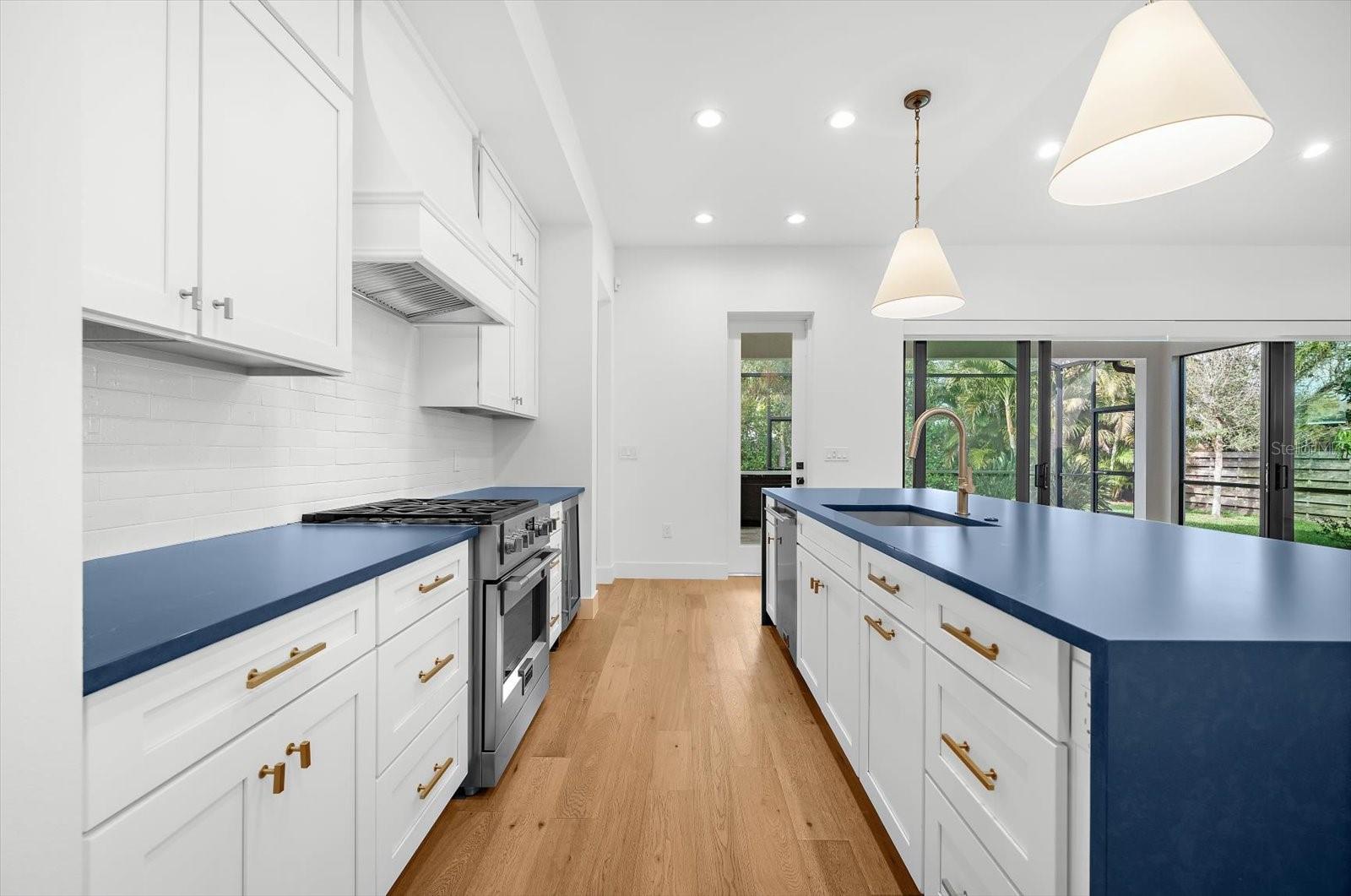 2135 DATURA ST, SARASOTA, FL — photo 12