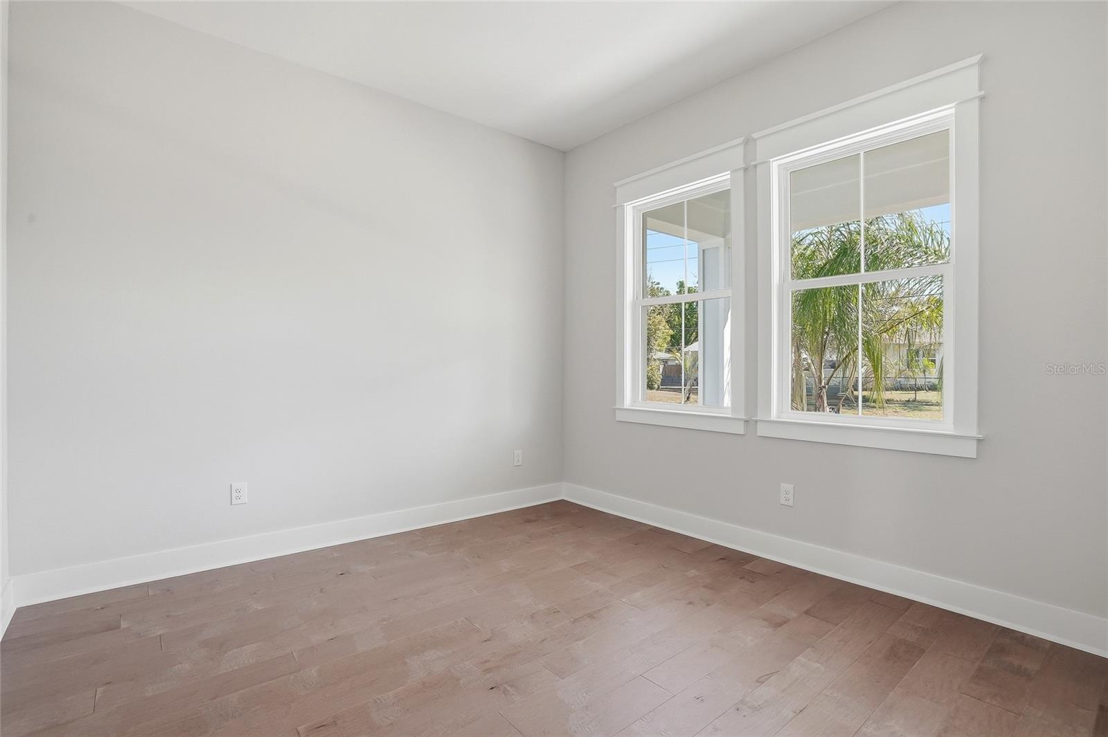 879 53RD AVE N, ST PETERSBURG, FL — photo 9