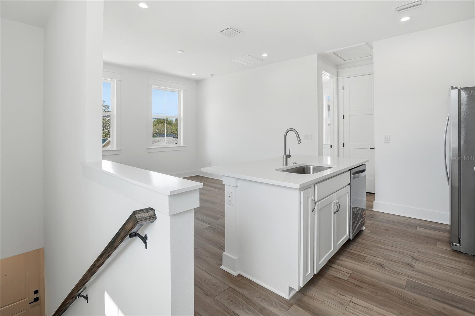 879 53RD AVE N, ST PETERSBURG, FL — photo 57