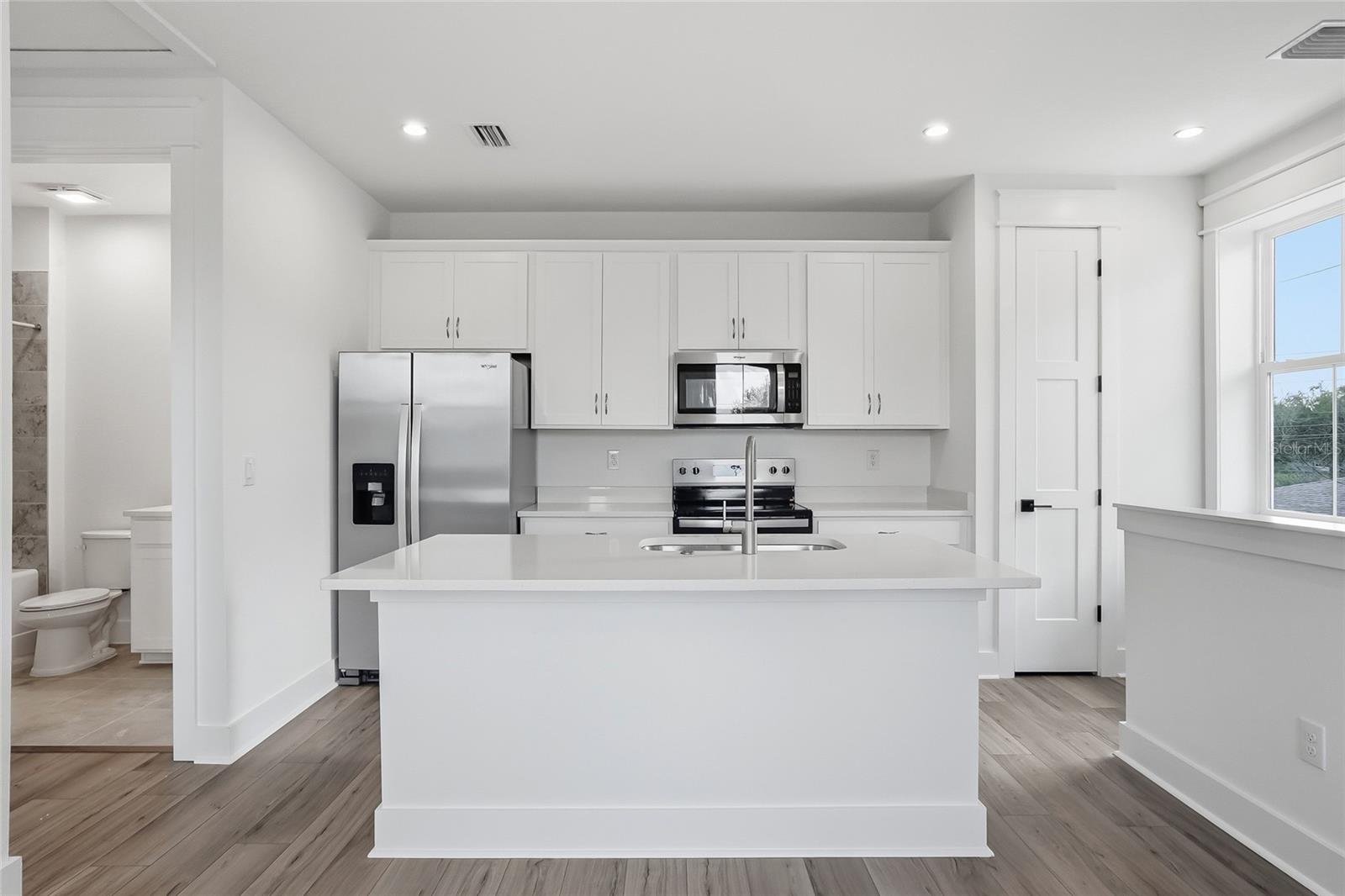 879 53RD AVE N, ST PETERSBURG, FL — photo 58