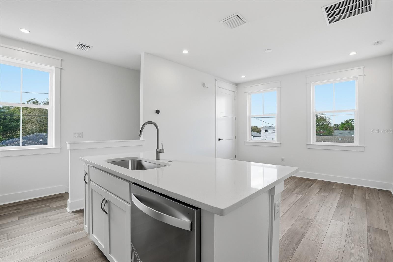 879 53RD AVE N, ST PETERSBURG, FL — photo 60