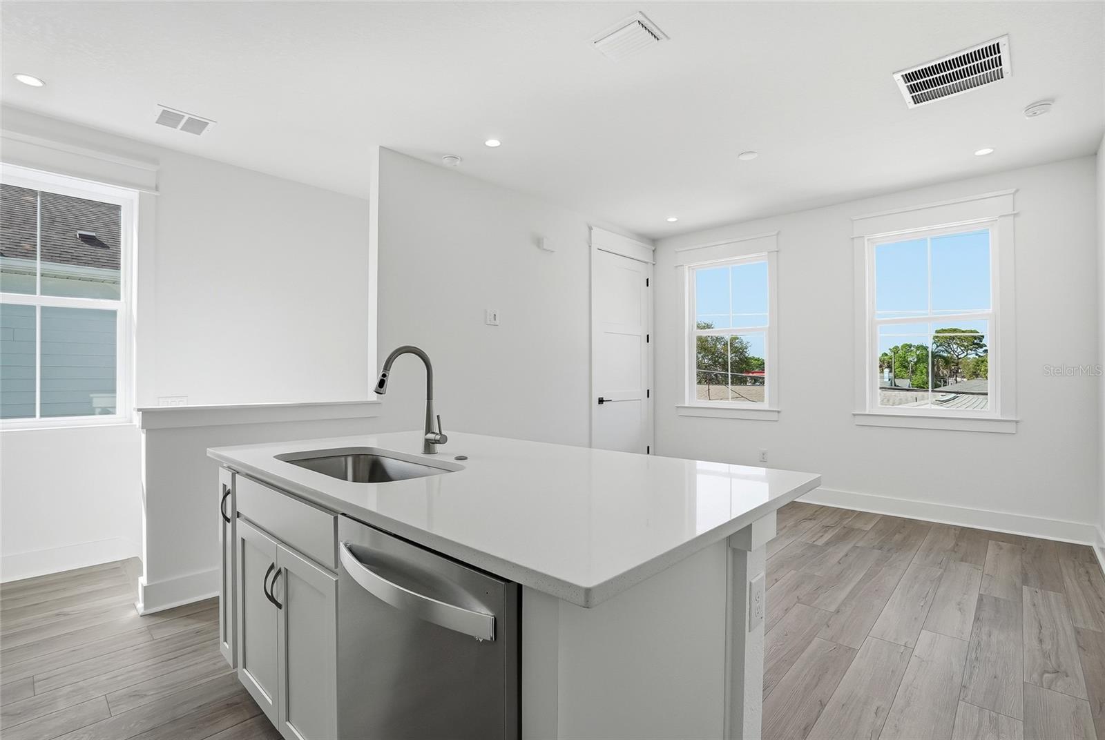 865 53RD AVE N, ST PETERSBURG, FL — photo 60