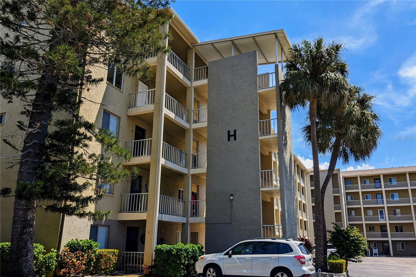 3807 LAKE BAYSHORE DR #H-416, BRADENTON, FL