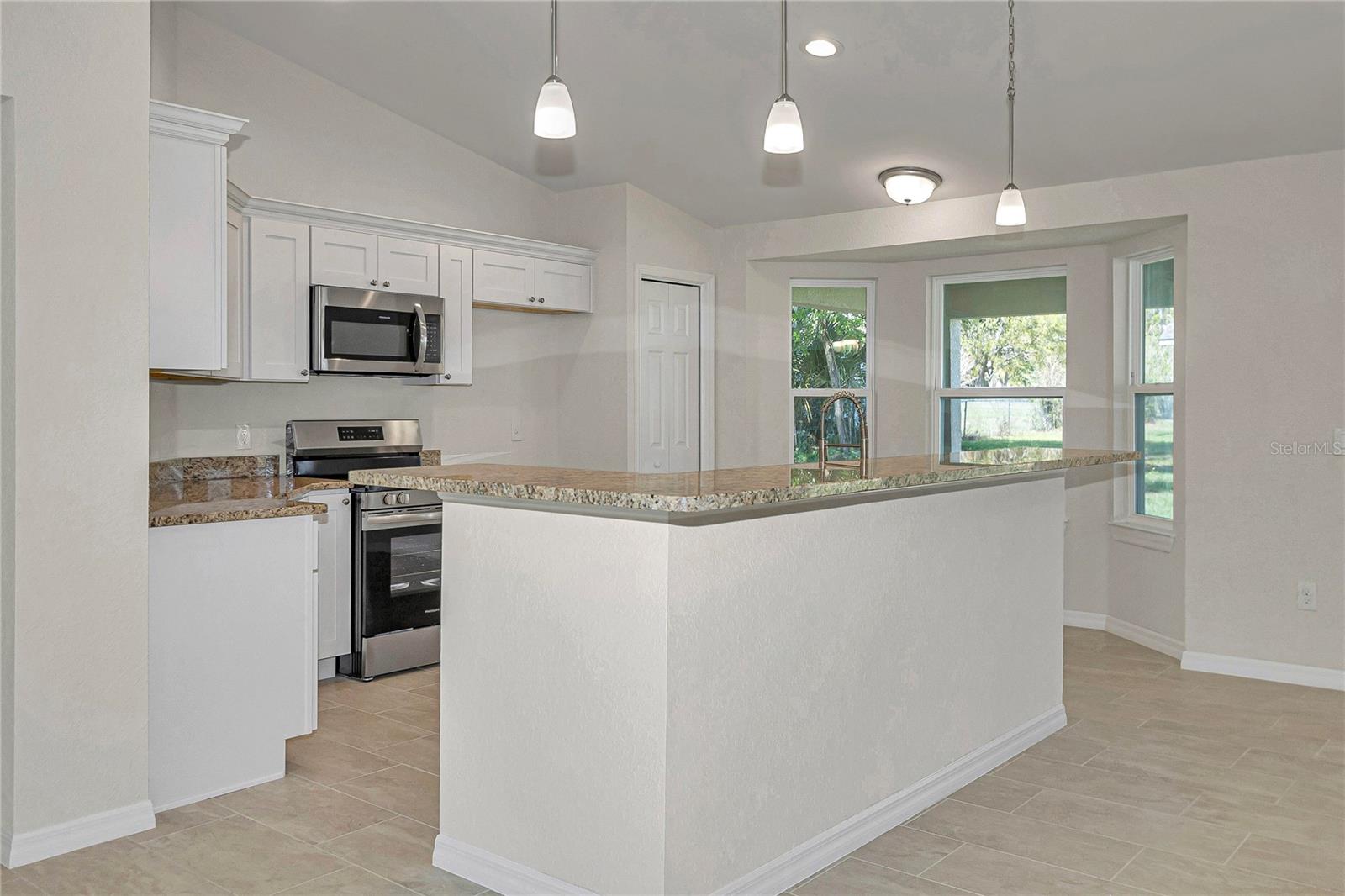 8677 SE 157TH PL, SUMMERFIELD, FL — photo 12