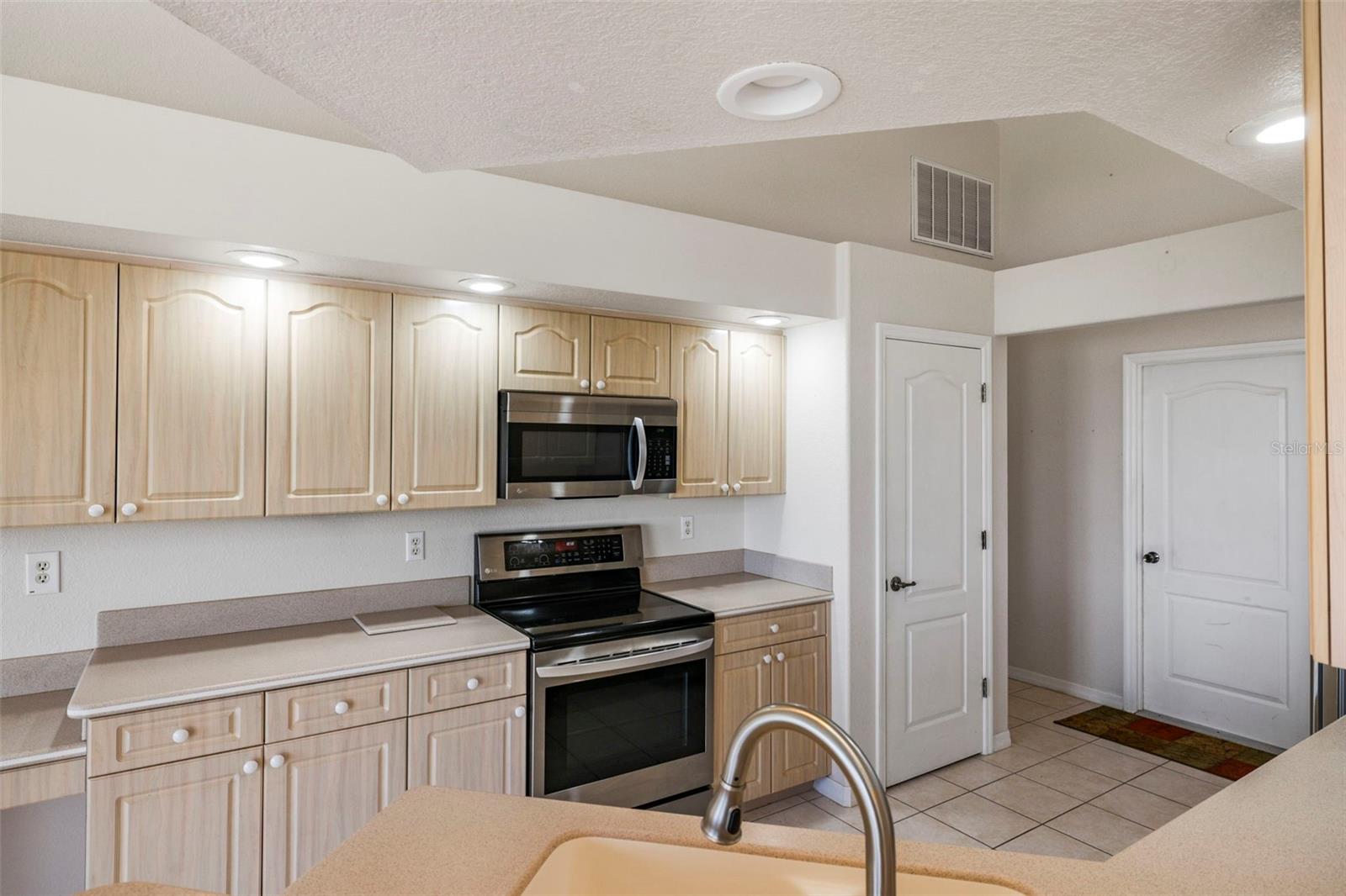12942 SW KINGSWAY CIR, LAKE SUZY, FL — photo 20