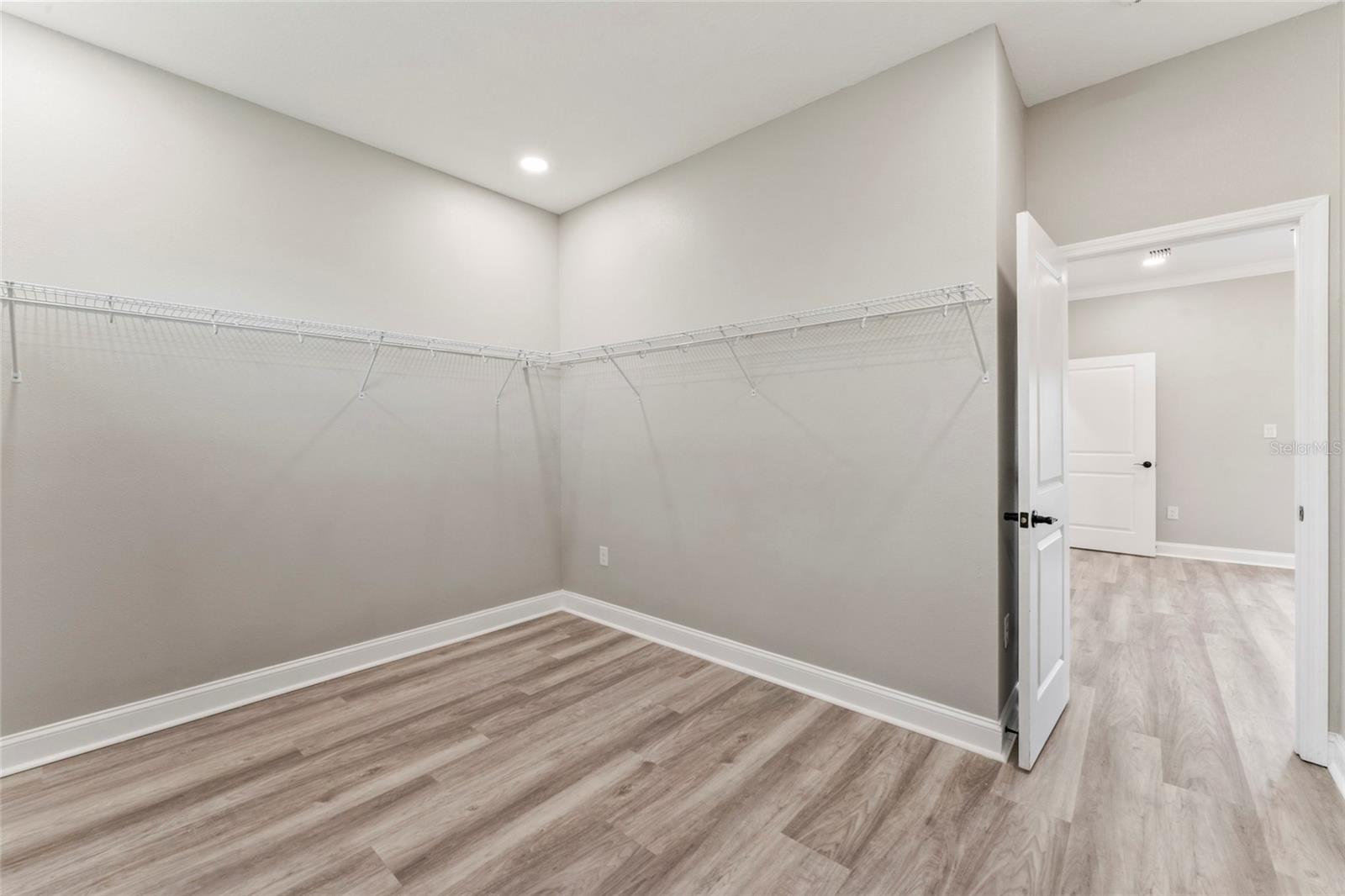 809 W LINEBAUGH AVE #1B, TAMPA, FL — photo 32