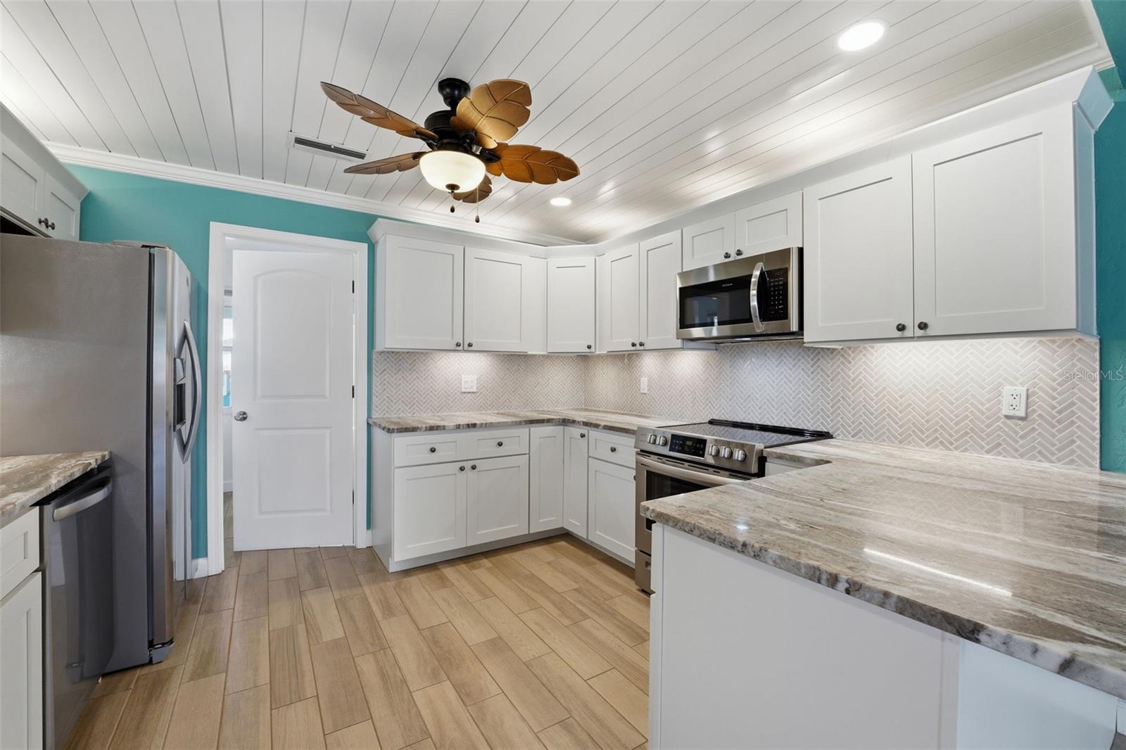 2400 PINE CT, NOKOMIS, FL — photo 14