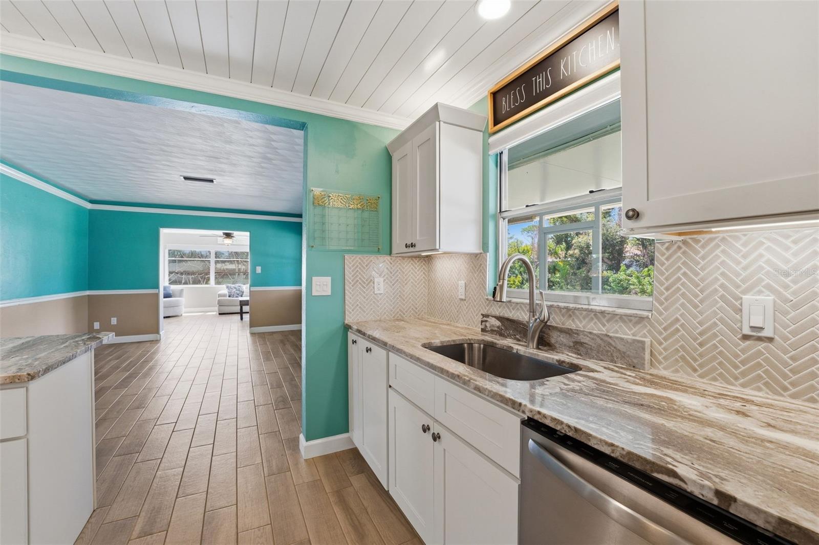 2400 PINE CT, NOKOMIS, FL — photo 18