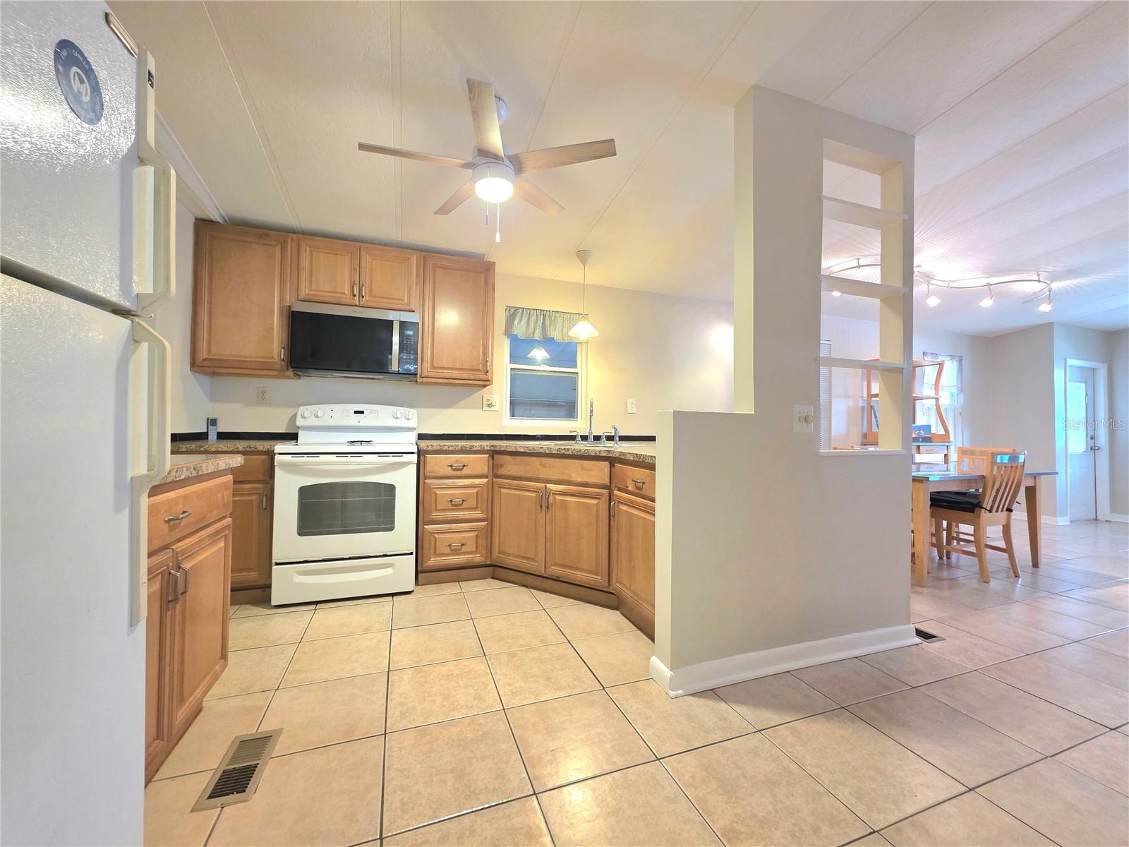 37408 MARTA AVE, ZEPHYRHILLS, FL — photo 17