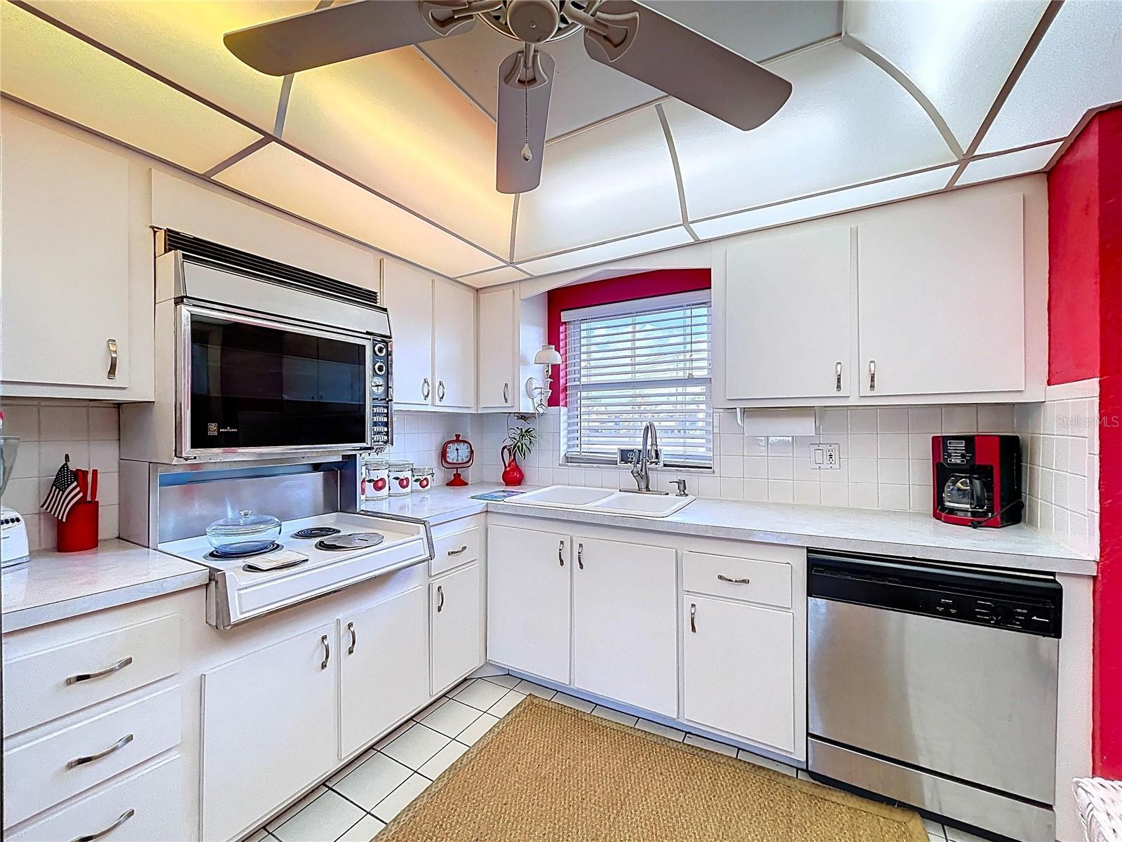 4650 COVE CIR #209, ST PETERSBURG, FL — photo 4