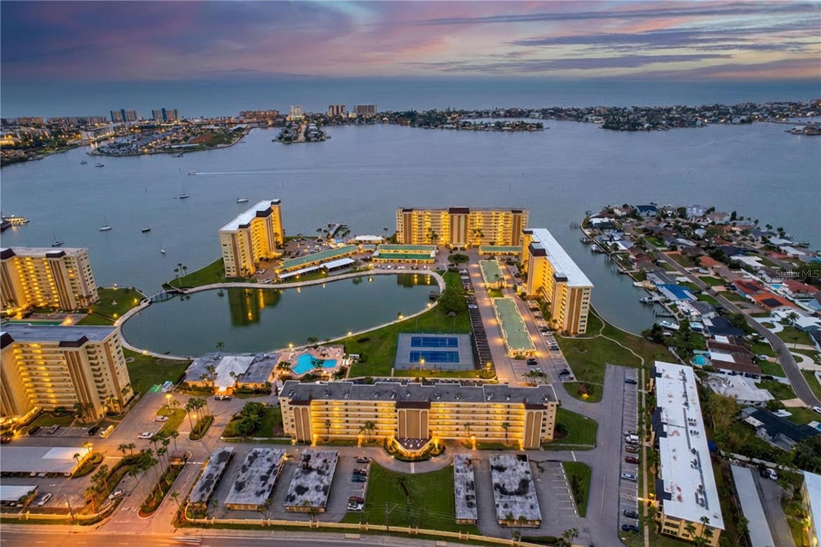 4650 COVE CIR #209, ST PETERSBURG, FL — photo 44