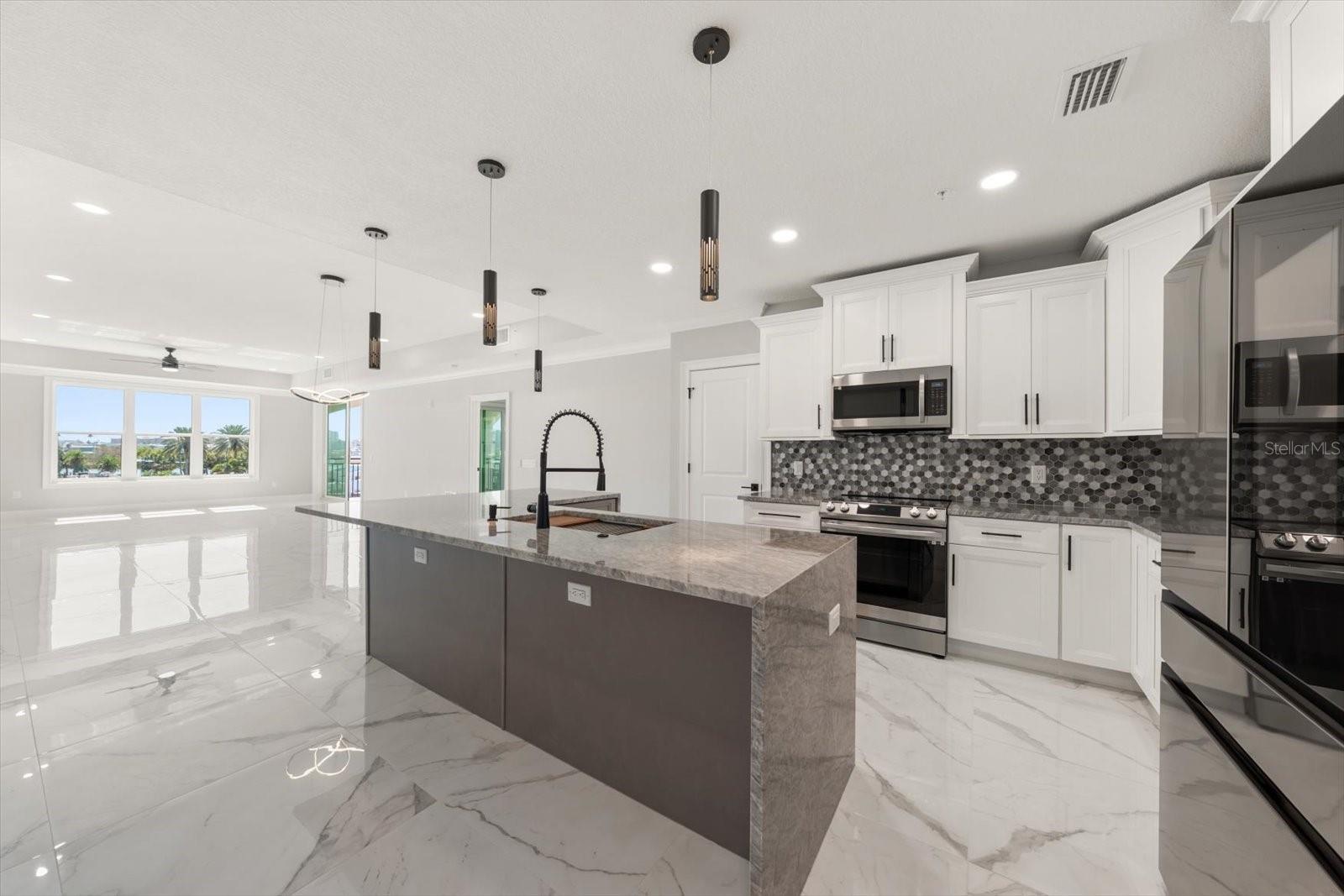 211 DOLPHIN PT #303, CLEARWATER, FL — photo 3
