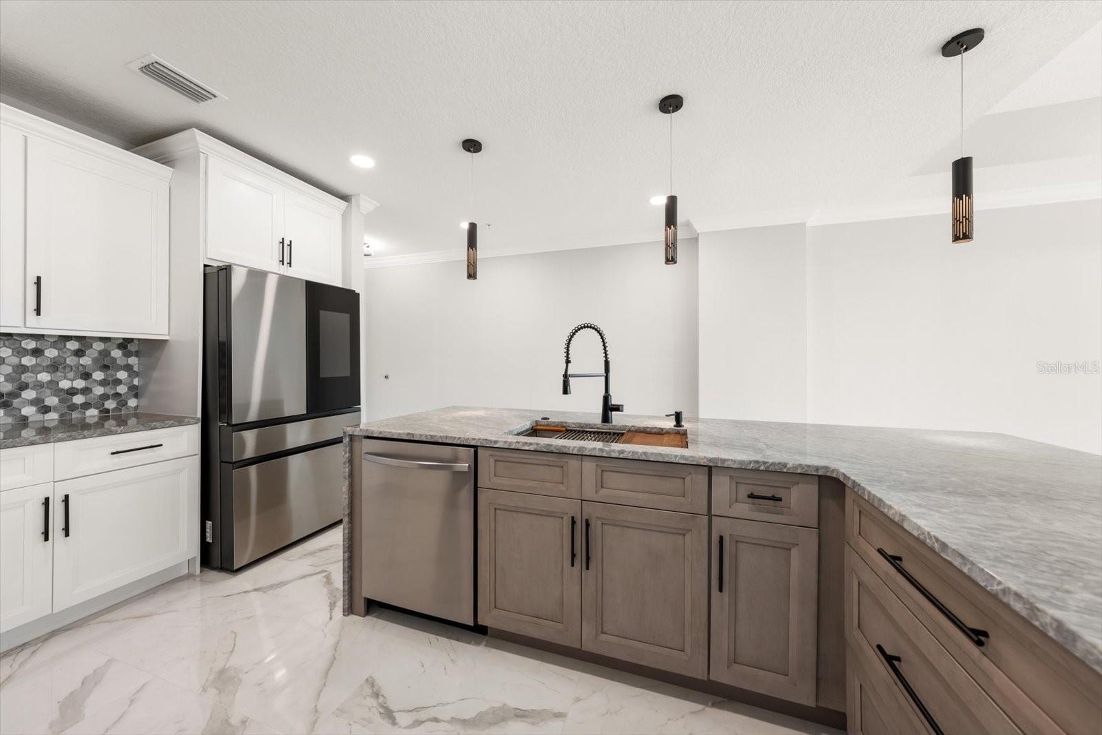 211 DOLPHIN PT #303, CLEARWATER, FL — photo 23