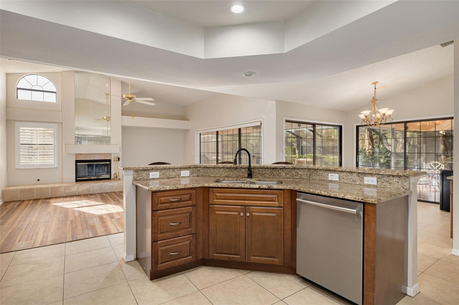 470 HICKORYNUT AVE, OLDSMAR, FL — photo 9
