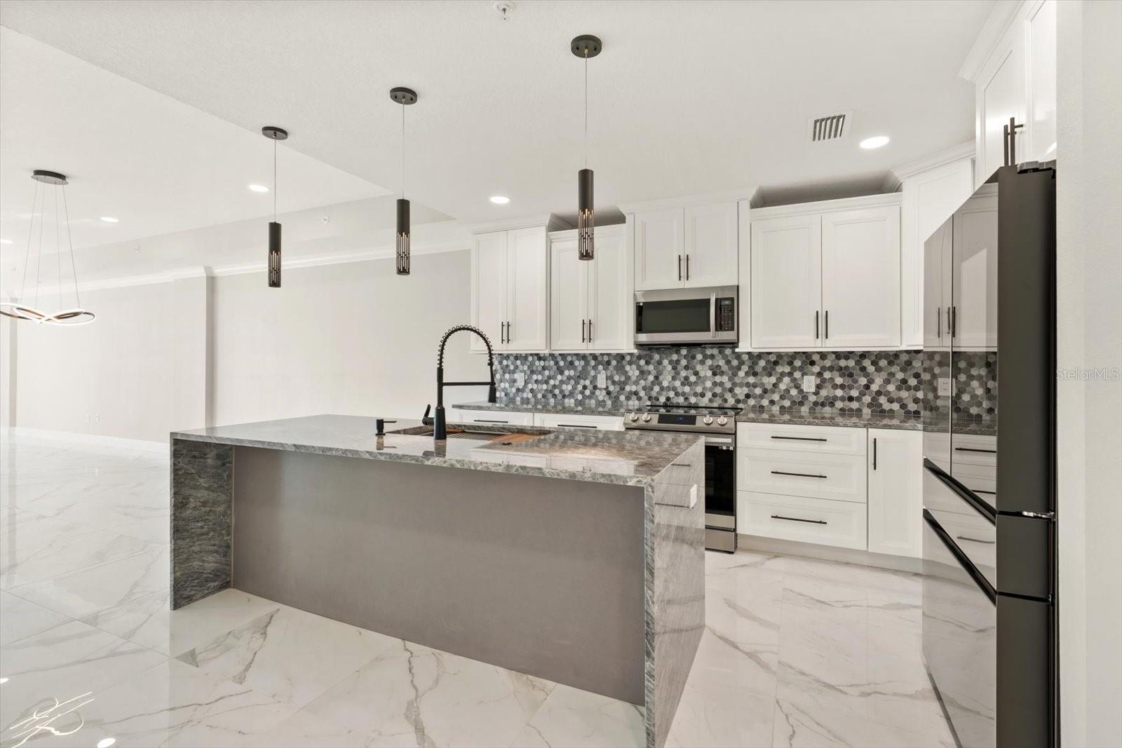 211 DOLPHIN PT #401, CLEARWATER BEACH, FL — photo 5