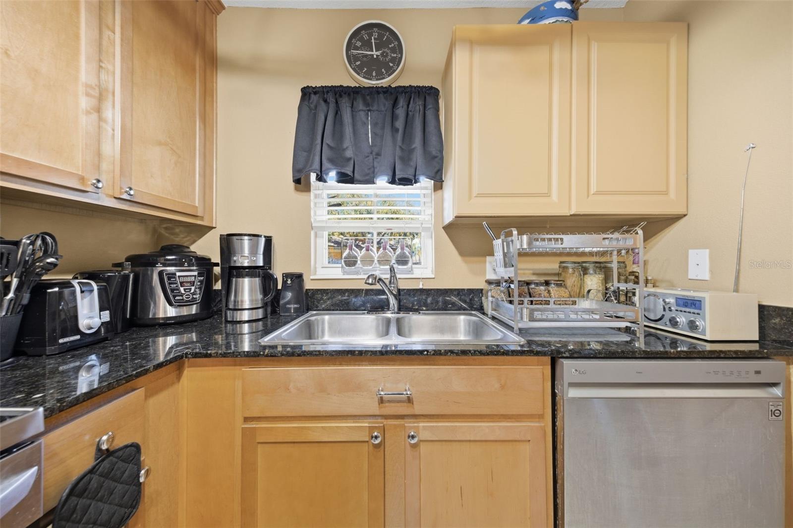 192 COQUINA BAY DR, ST PETERSBURG, FL — photo 9