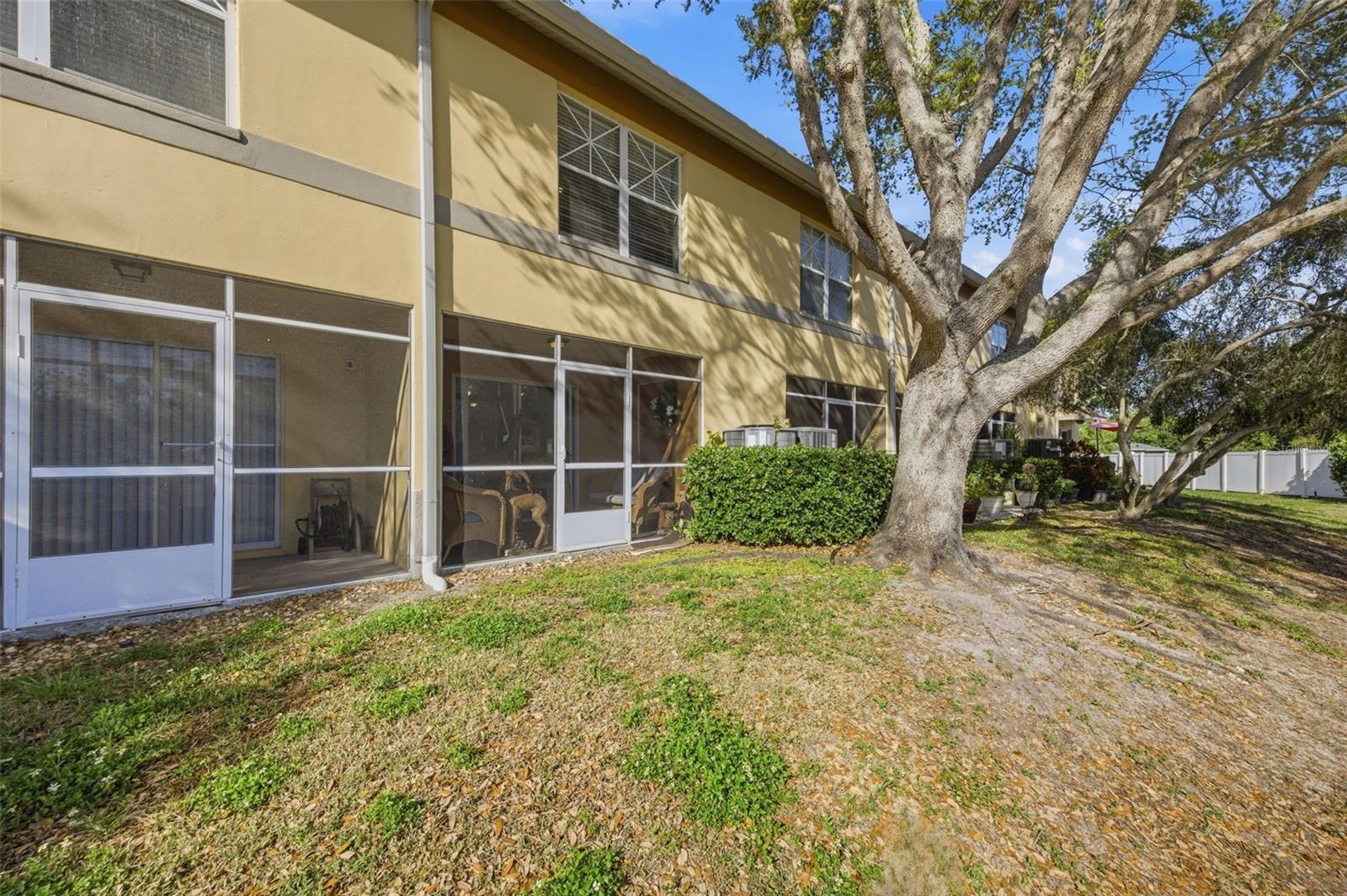 192 COQUINA BAY DR, ST PETERSBURG, FL — photo 34