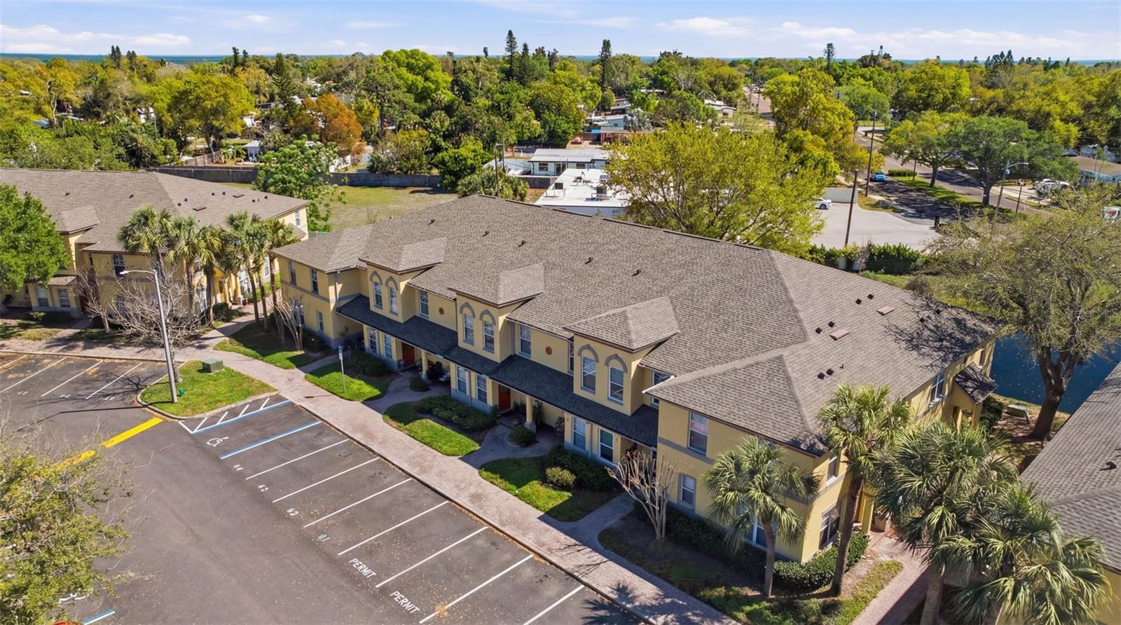 192 COQUINA BAY DR, ST PETERSBURG, FL — photo 37