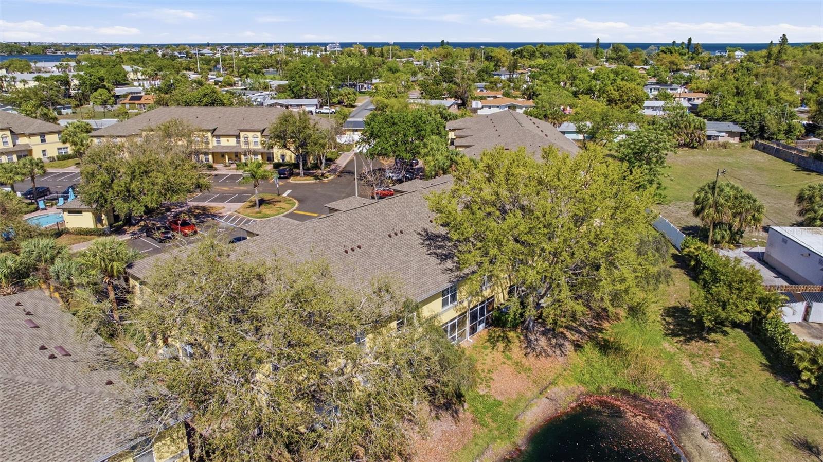 192 COQUINA BAY DR, ST PETERSBURG, FL — photo 39