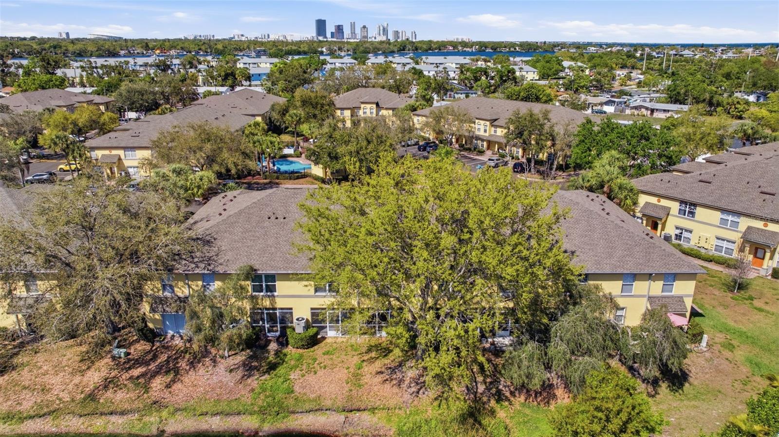 192 COQUINA BAY DR, ST PETERSBURG, FL — photo 40